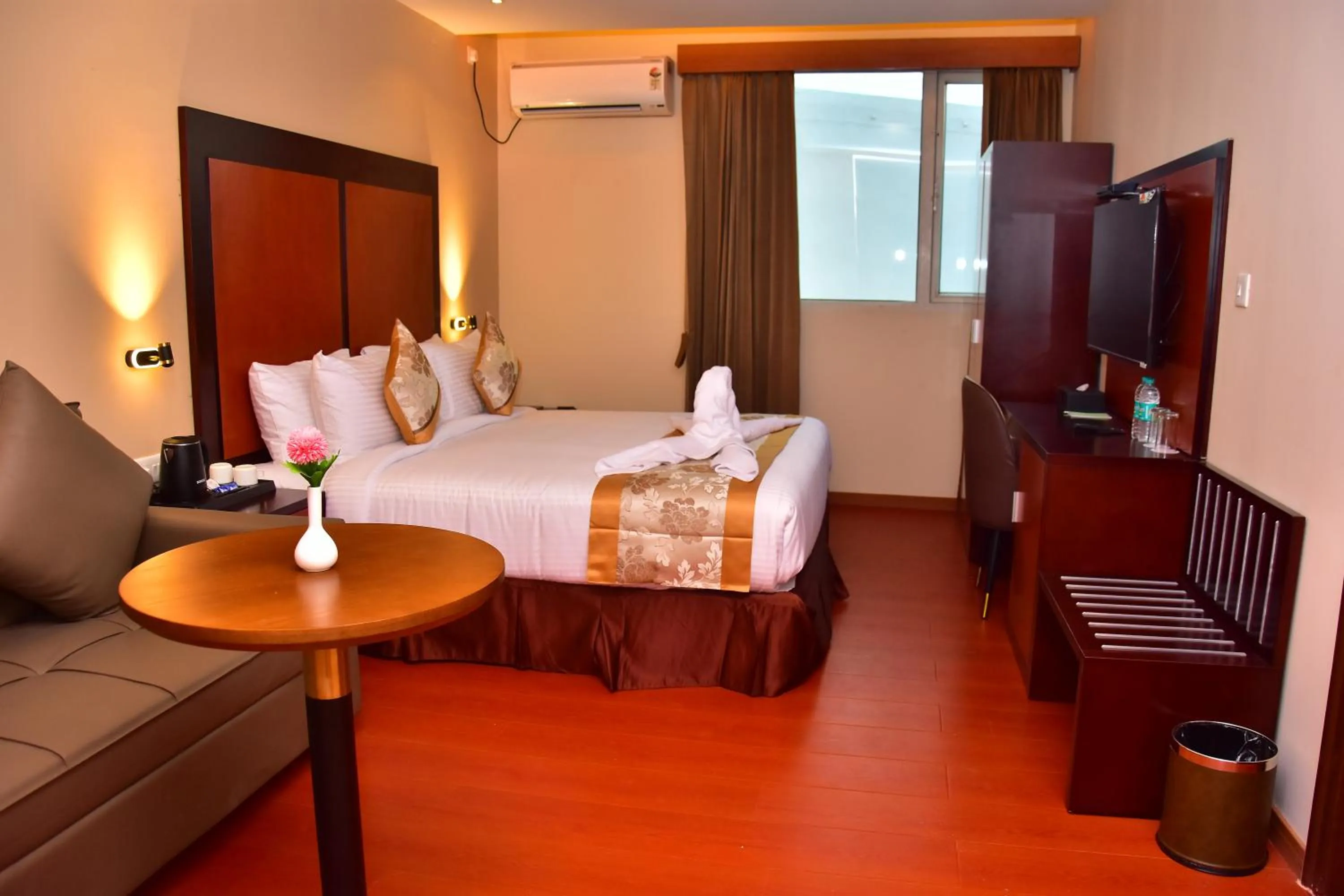 Photo of the whole room, Bed in Park Avenue Hotel & Apartments Trichy