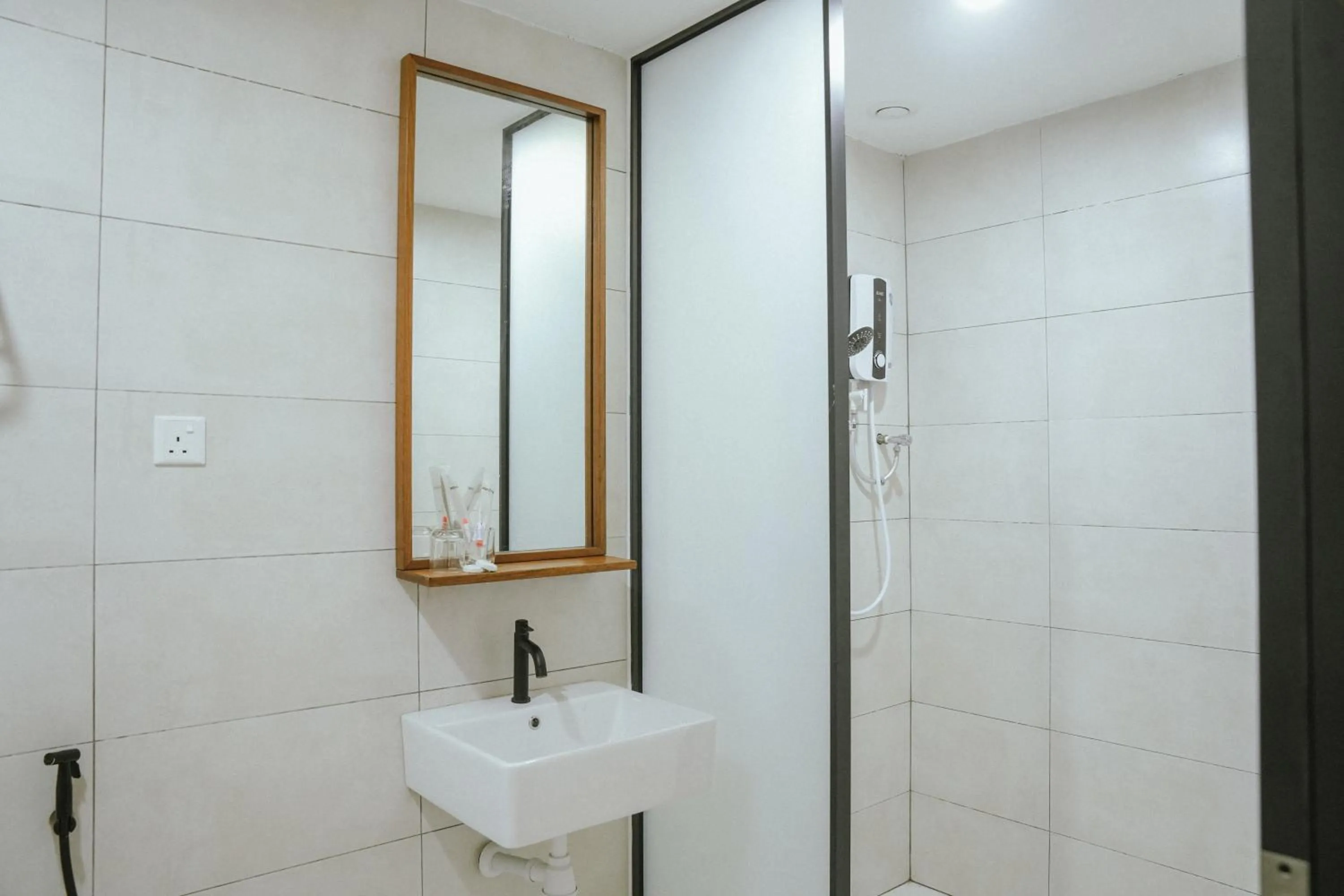 Shower in Roxy Hotel Siniawan