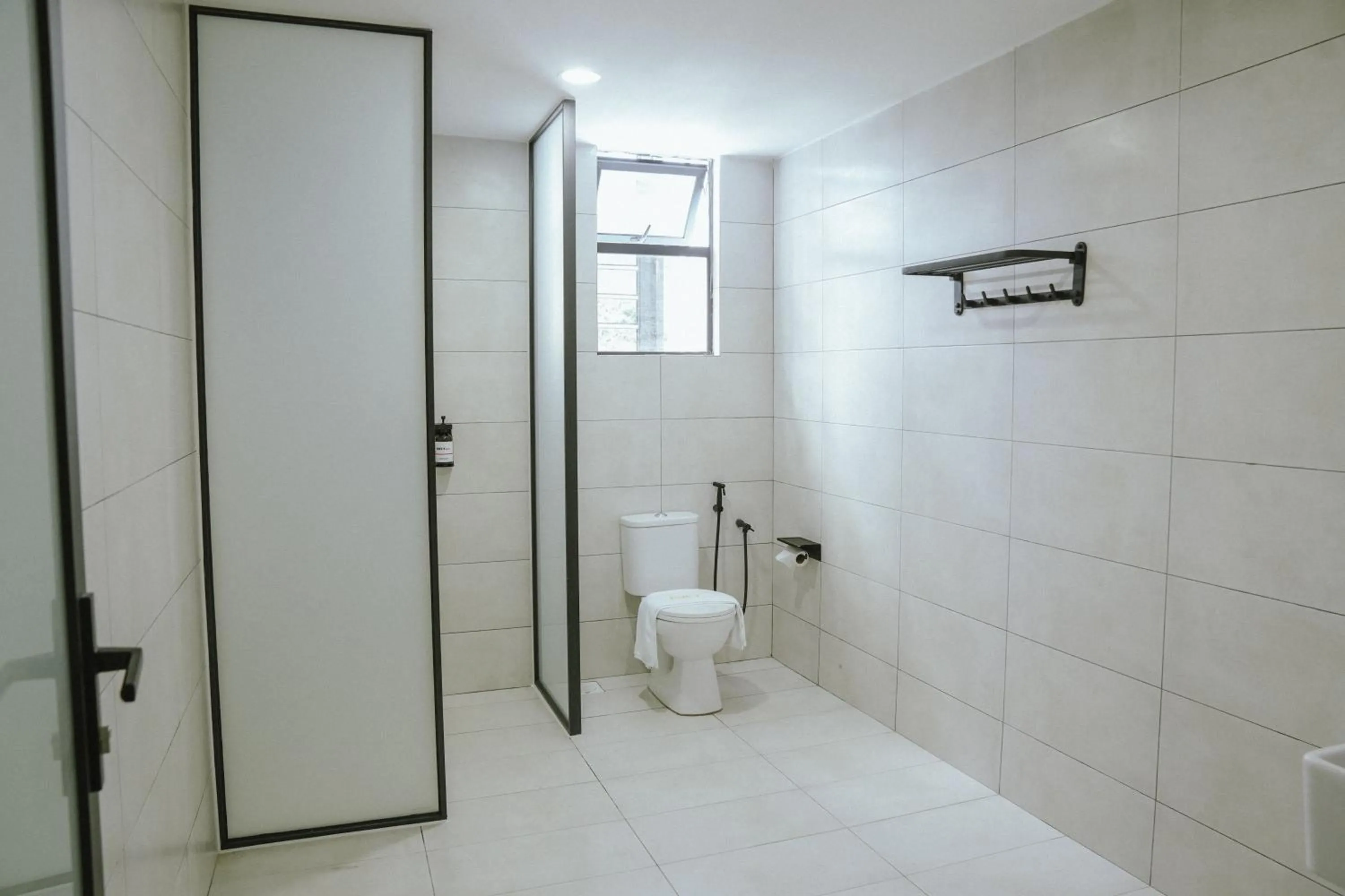 Shower in Roxy Hotel Siniawan