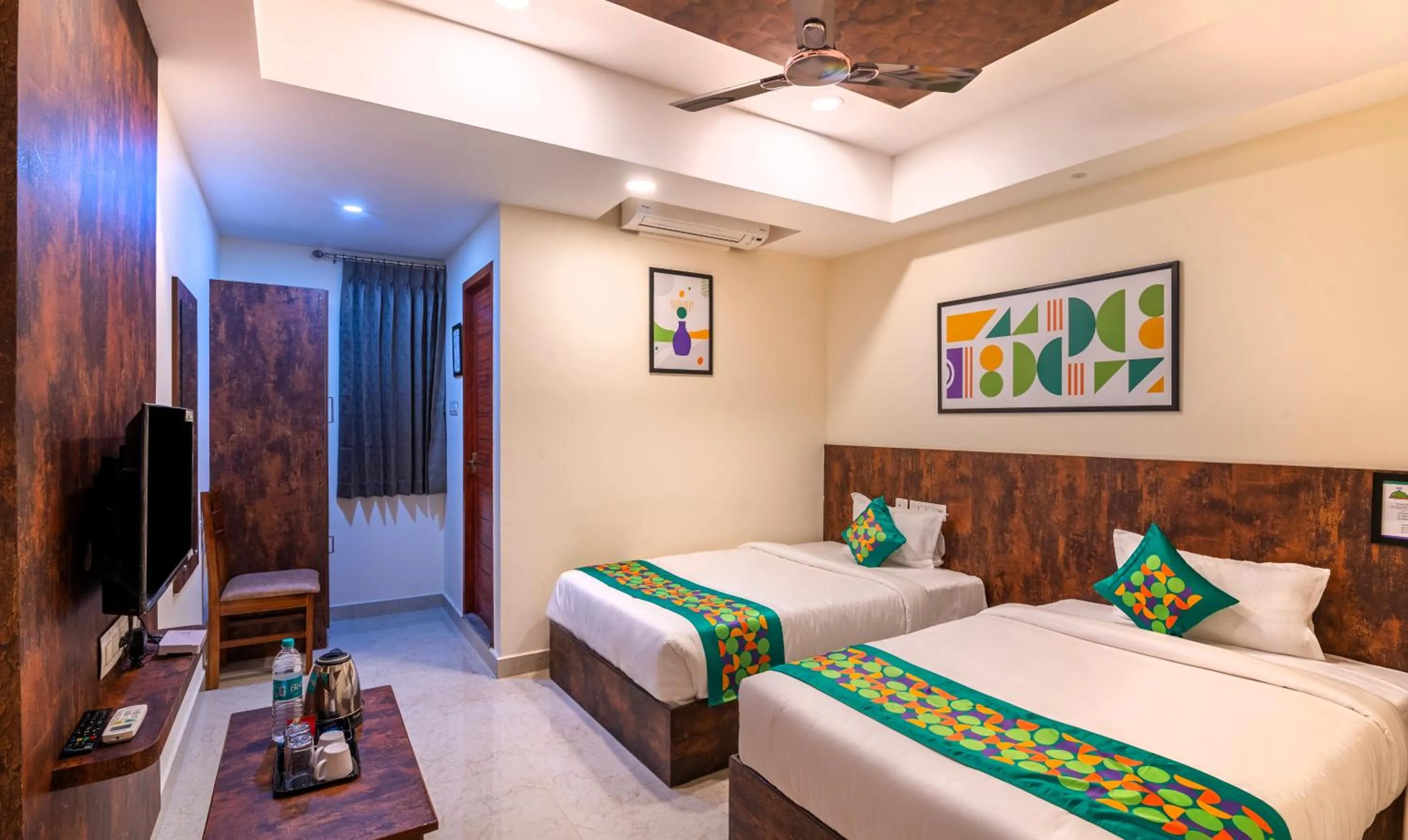 Bedroom, Bed in Treebo Rakshitha, Porur