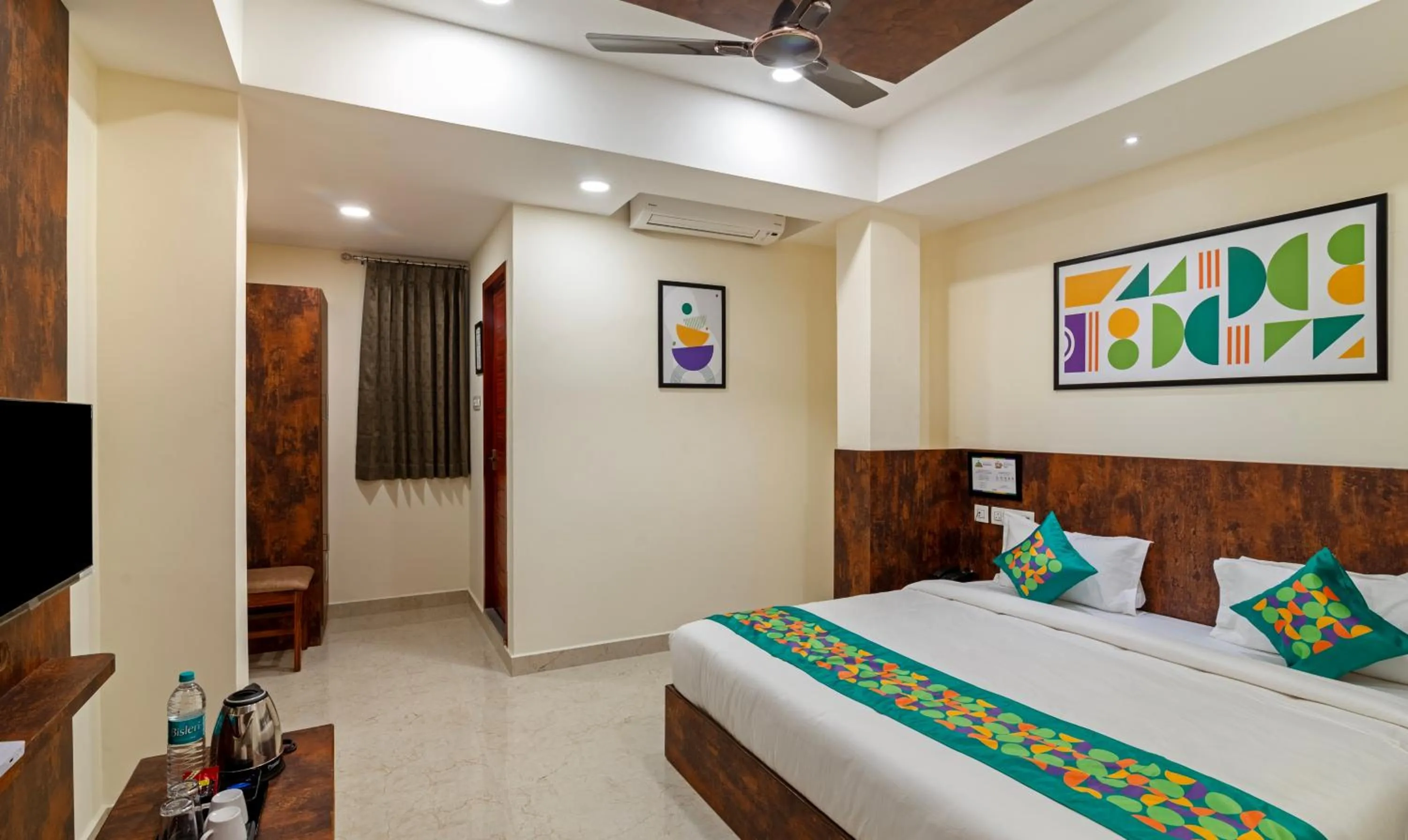 Bedroom, Bed in Treebo Rakshitha, Porur