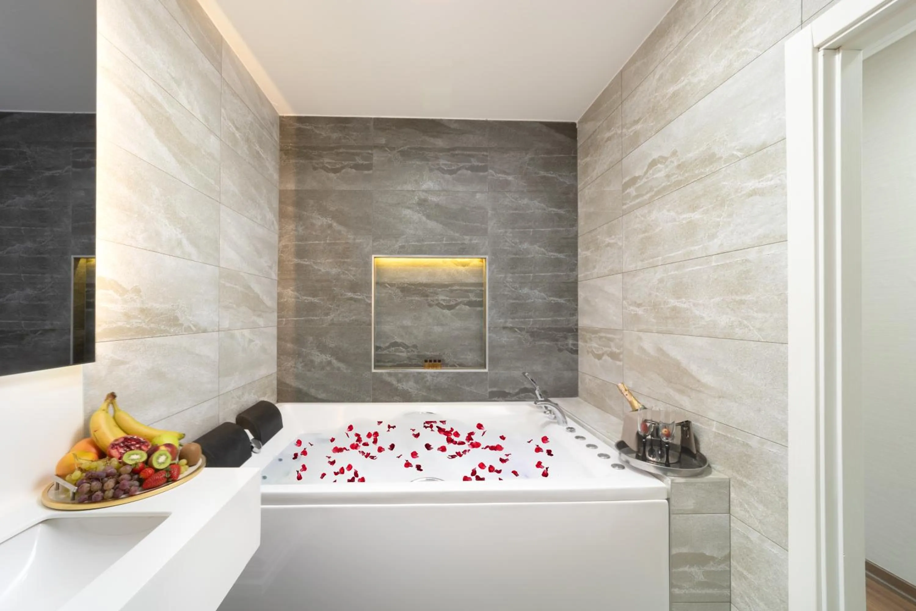 Bed in Nish Suites Atasehir