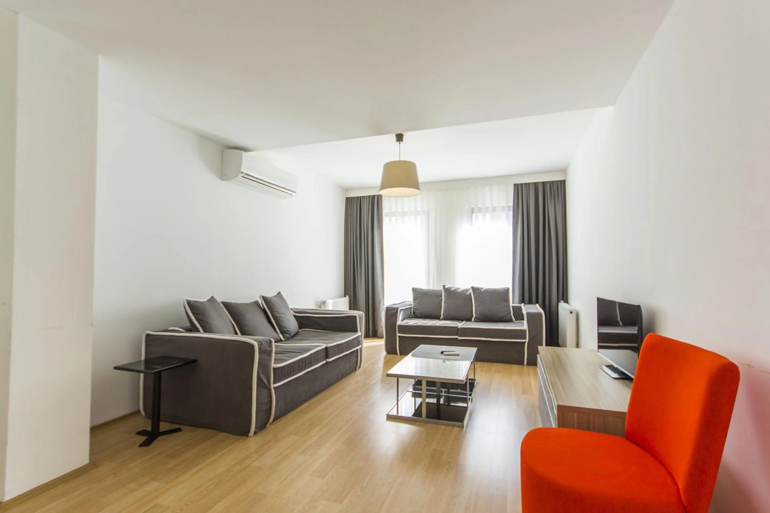 Photo of the whole room in Nish Suites Atasehir