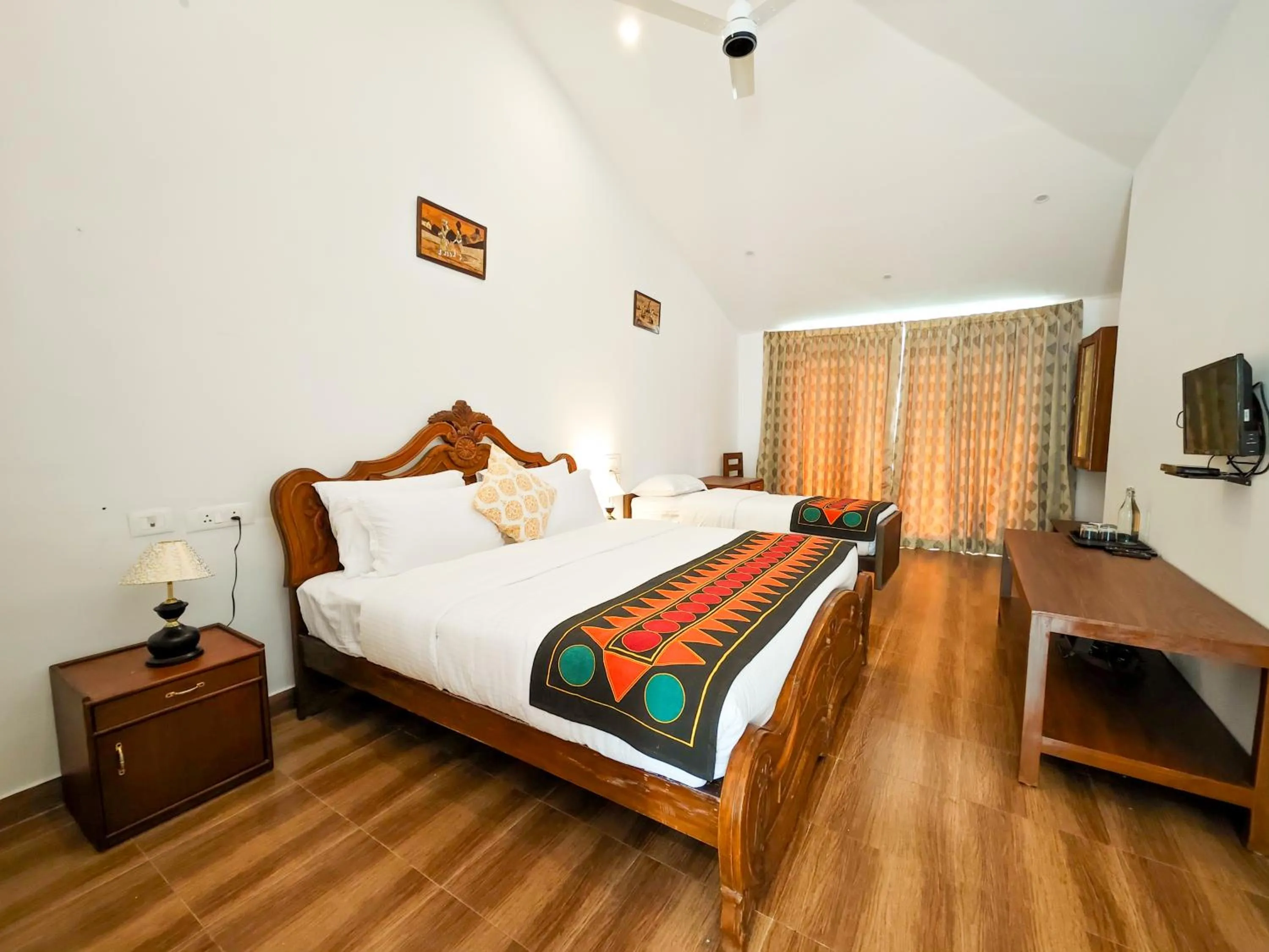 Photo of the whole room, Bed in Ibex Resorts, Valparai Mistly
