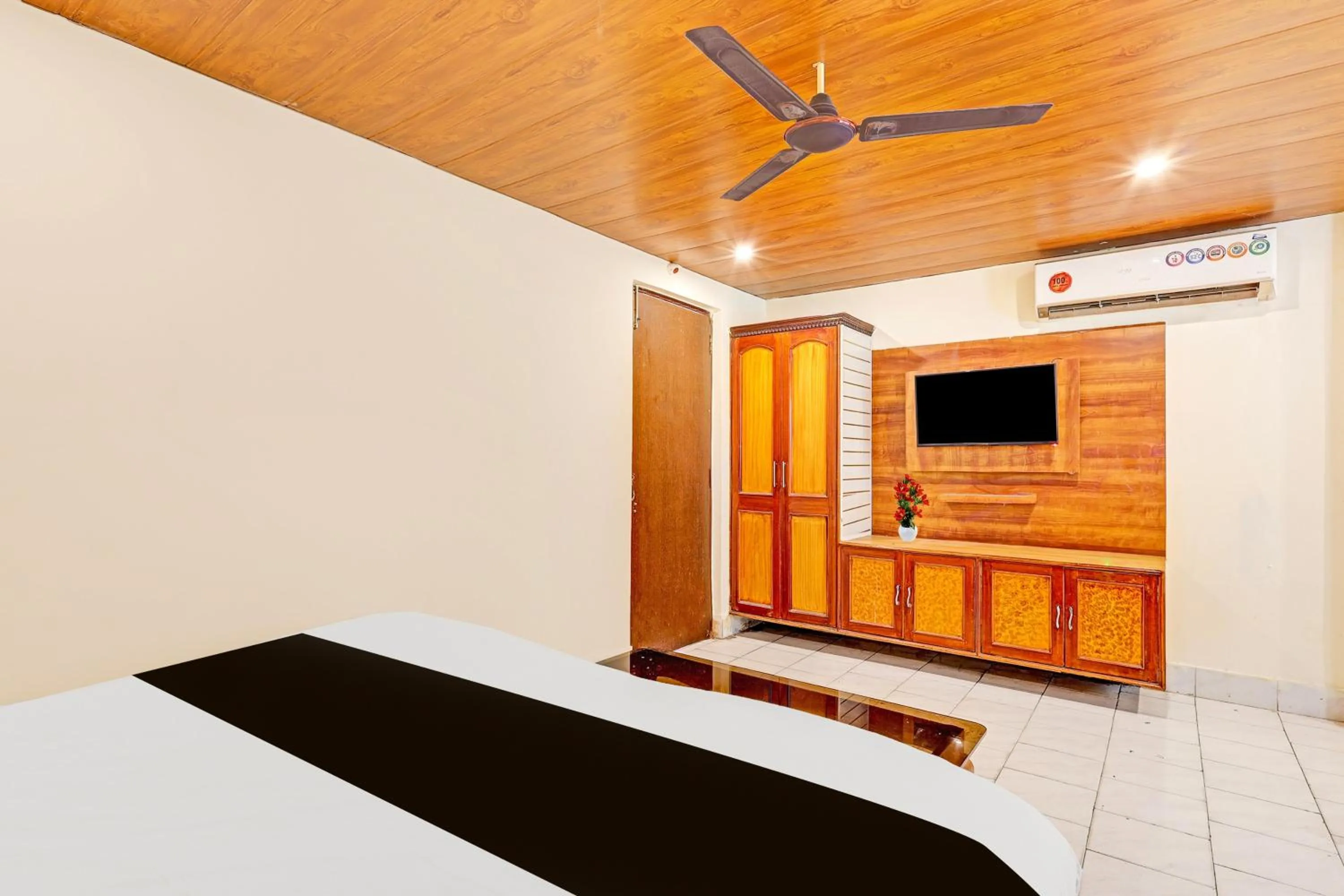 Bedroom, Bed in Super Hotel O Besant Road