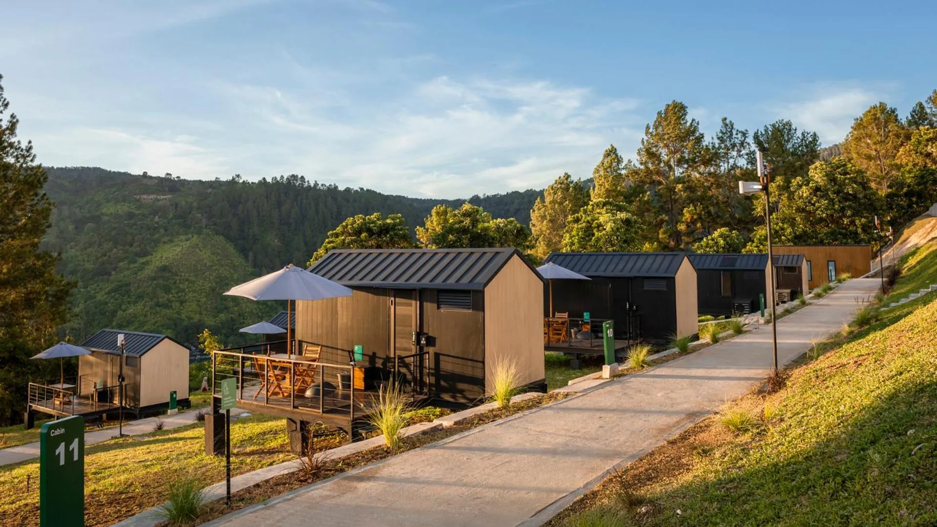 Property building in Bobocabin Patra, Parapat