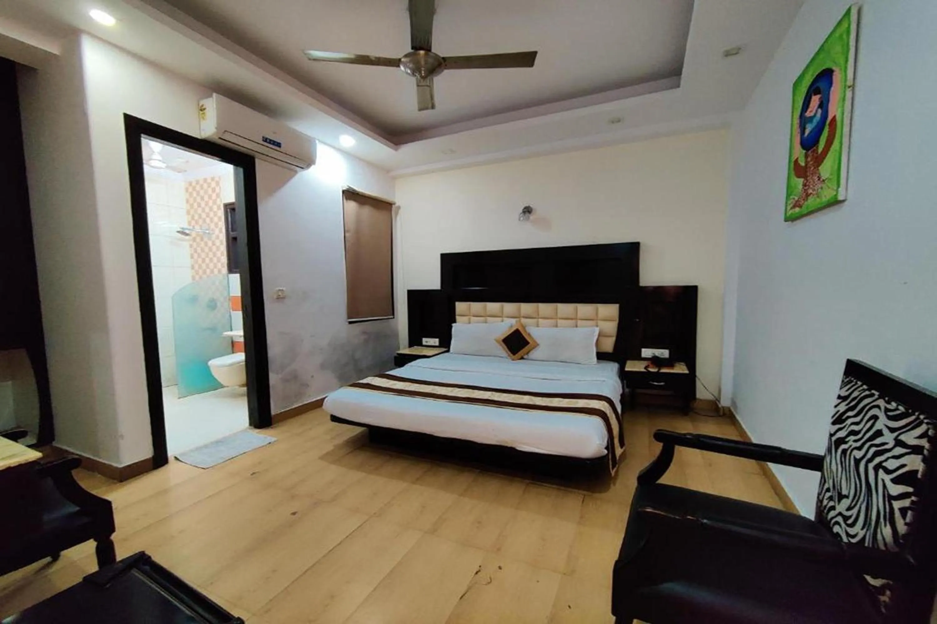 Bed in Hotel Asko International