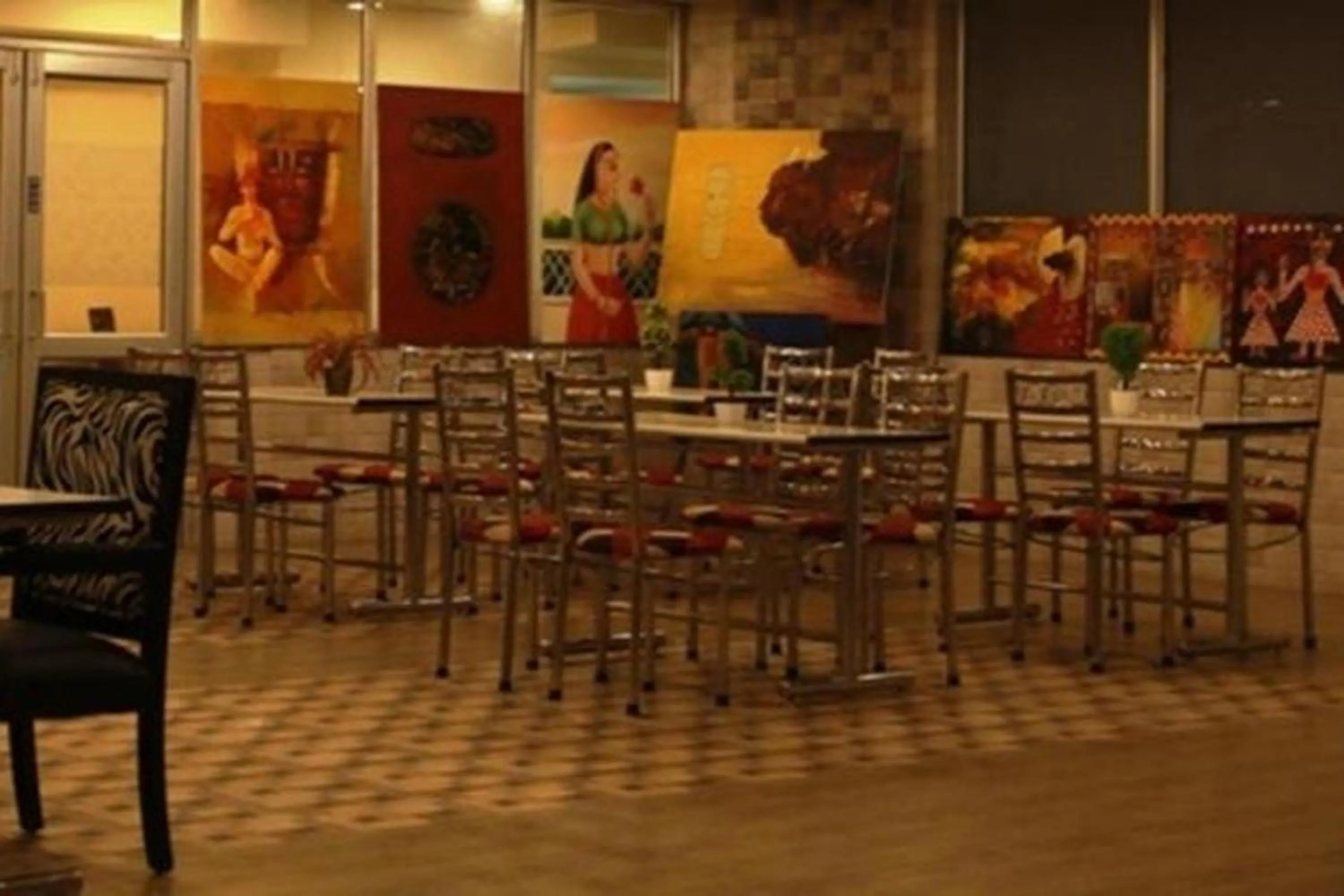 Restaurant/places to eat in Hotel Asko International