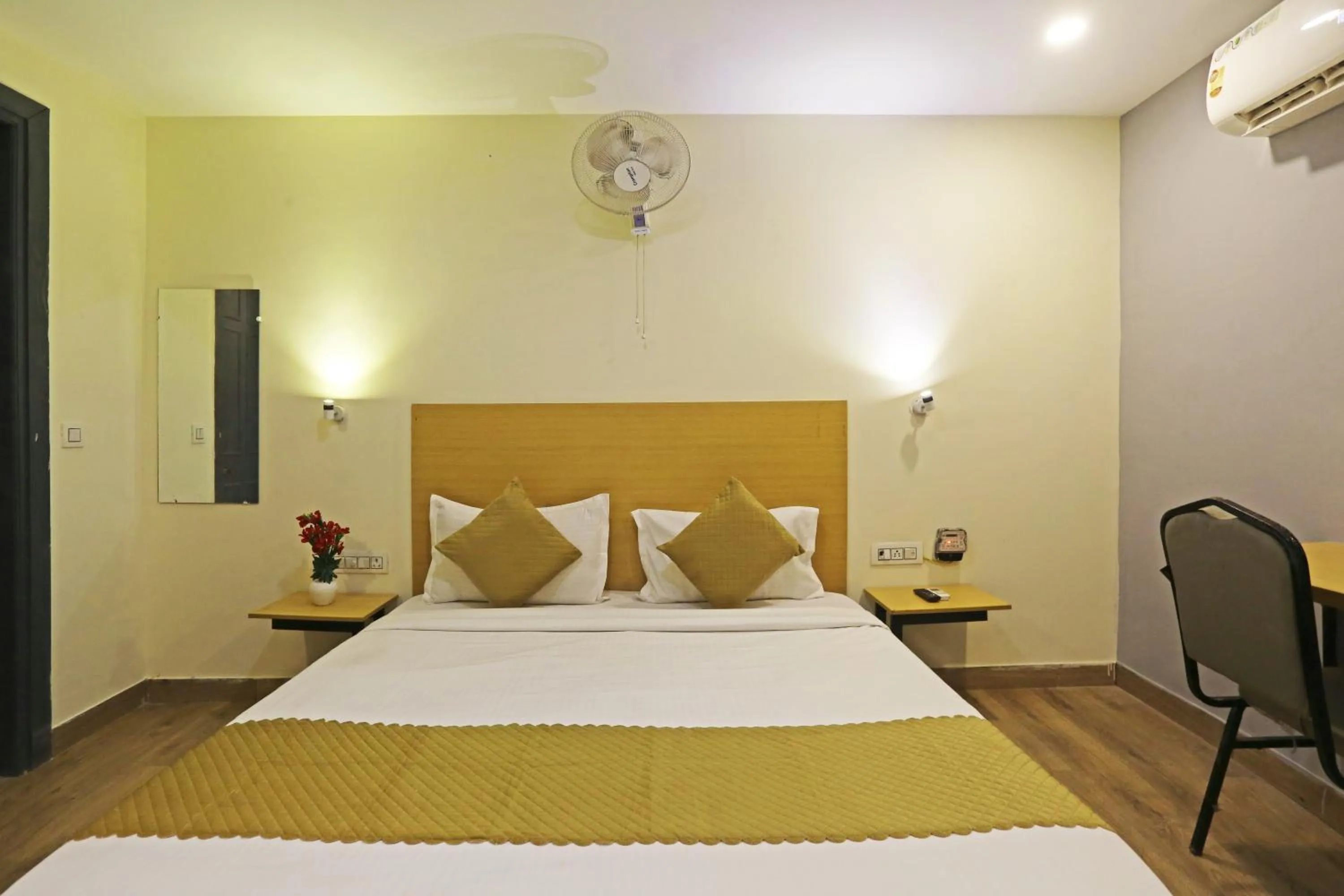 Bed in Hotel Twamev residency Uttam Nagar couple friendly