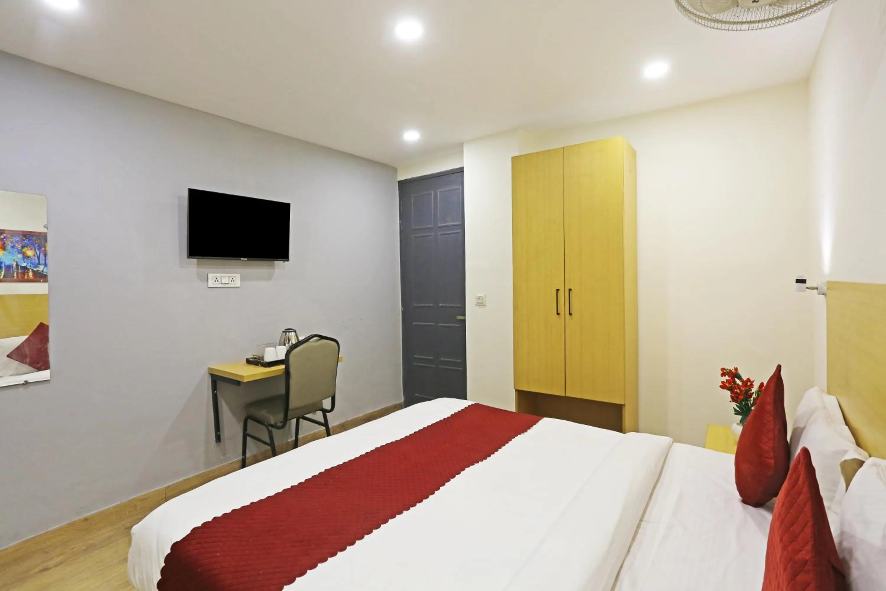 Communal lounge/ TV room, Bed in Hotel Twamev residency Uttam Nagar couple friendly