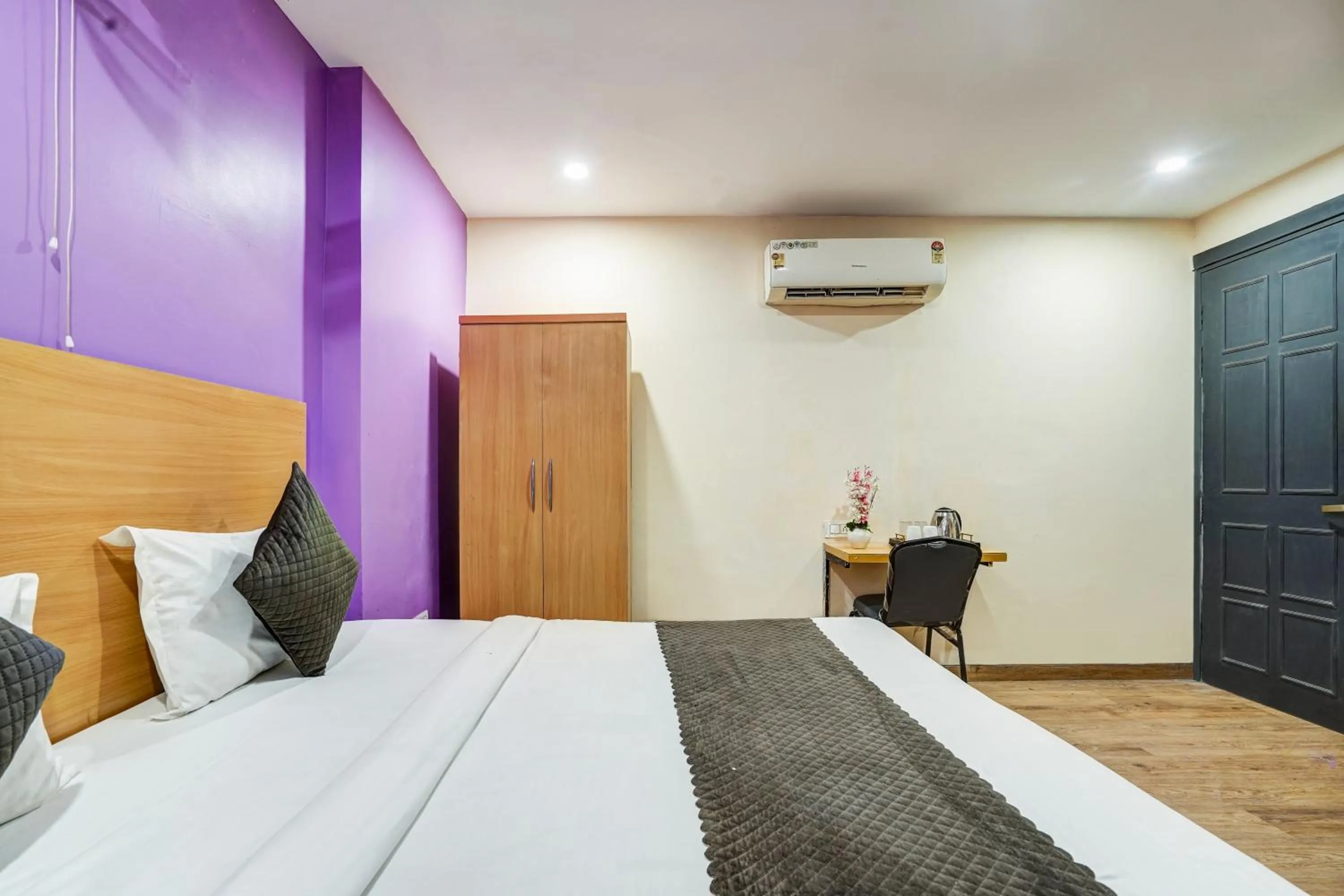 Bedroom, Bed in Hotel Twamev residency Uttam Nagar couple friendly