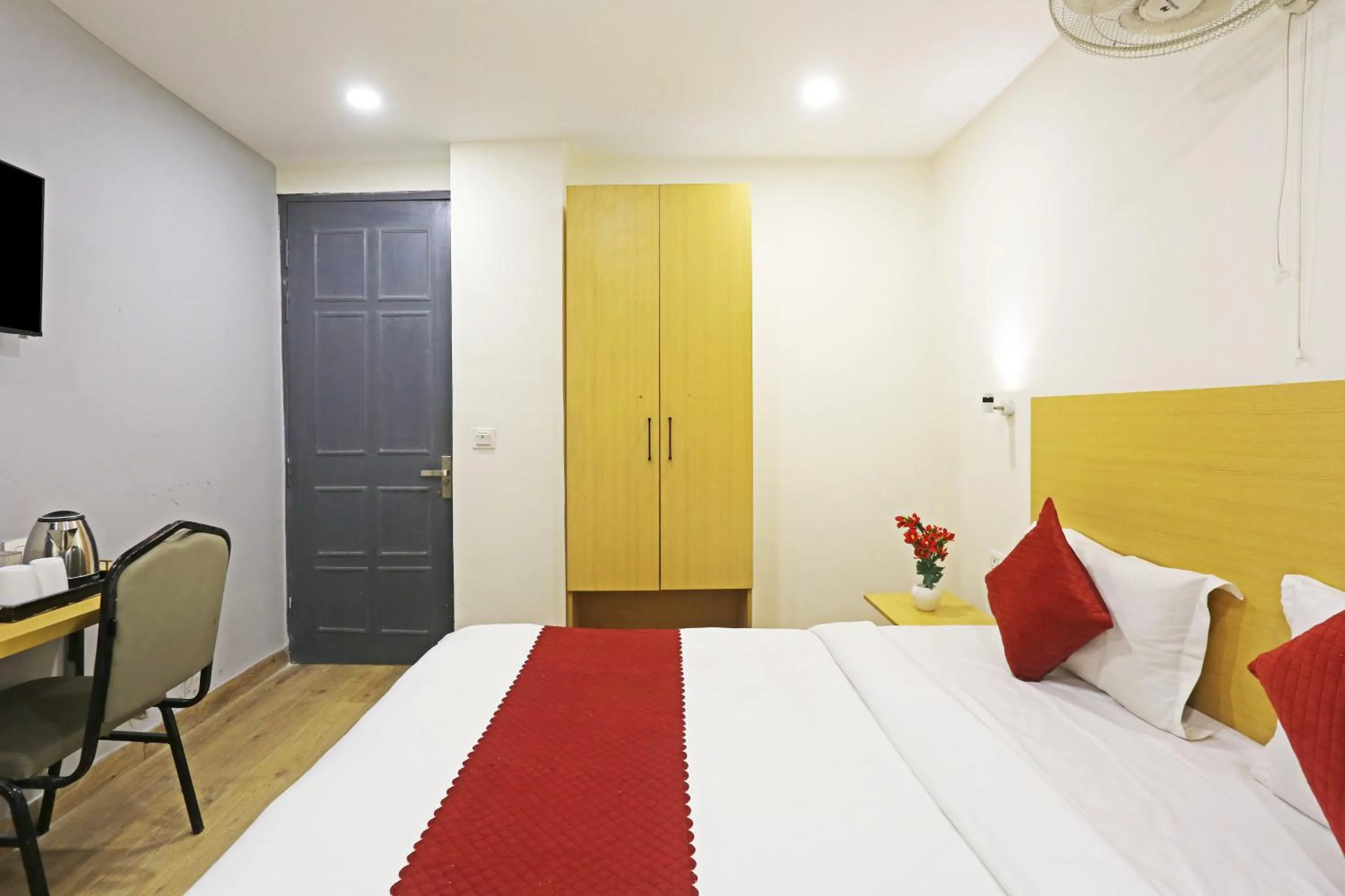 Bed in Hotel Twamev residency Uttam Nagar couple friendly