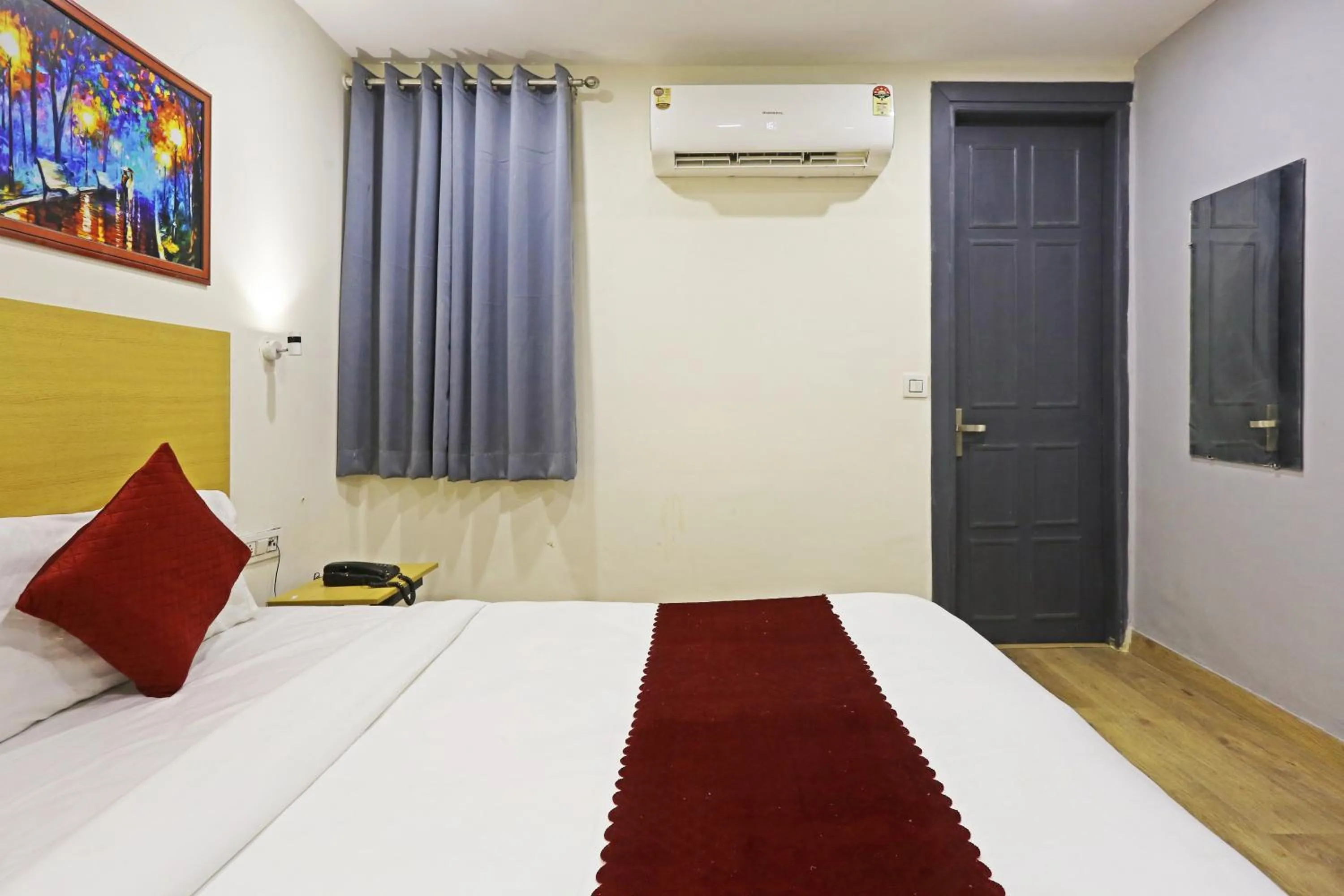 Bed in Hotel Twamev residency Uttam Nagar couple friendly