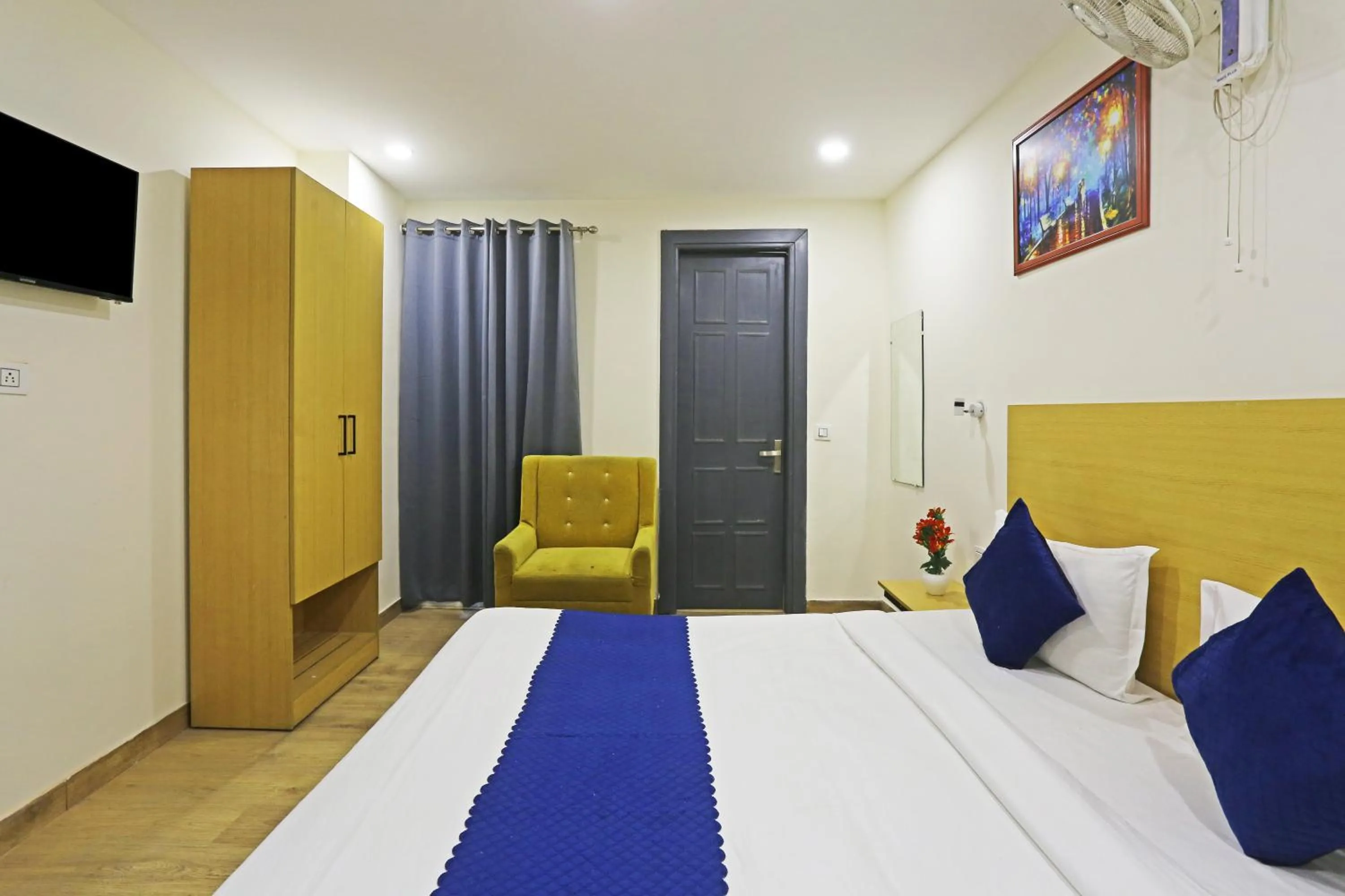 Communal lounge/ TV room, Bed in Hotel Twamev residency Uttam Nagar couple friendly