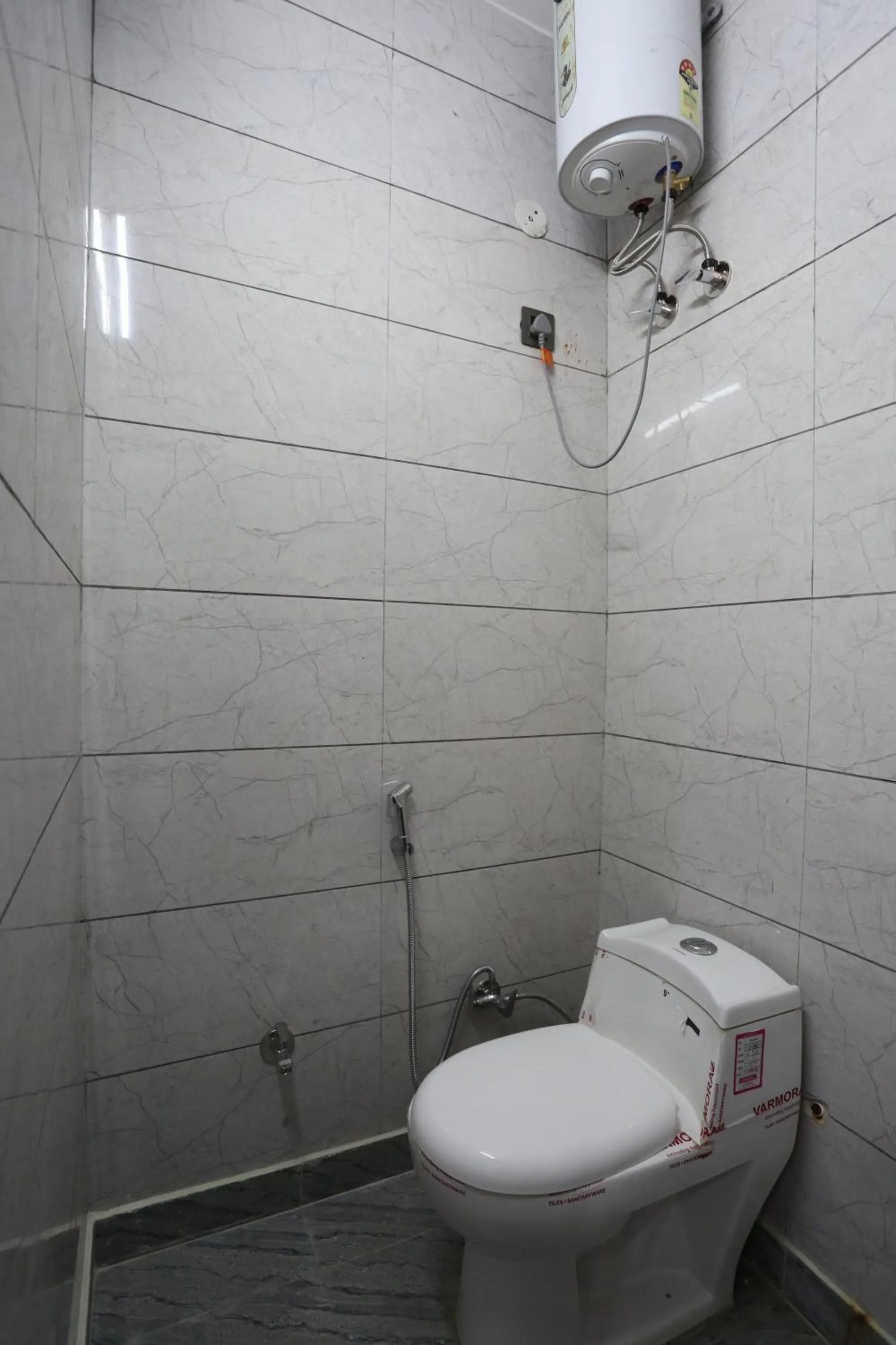 Bathroom in Hotel Twamev residency Uttam Nagar couple friendly