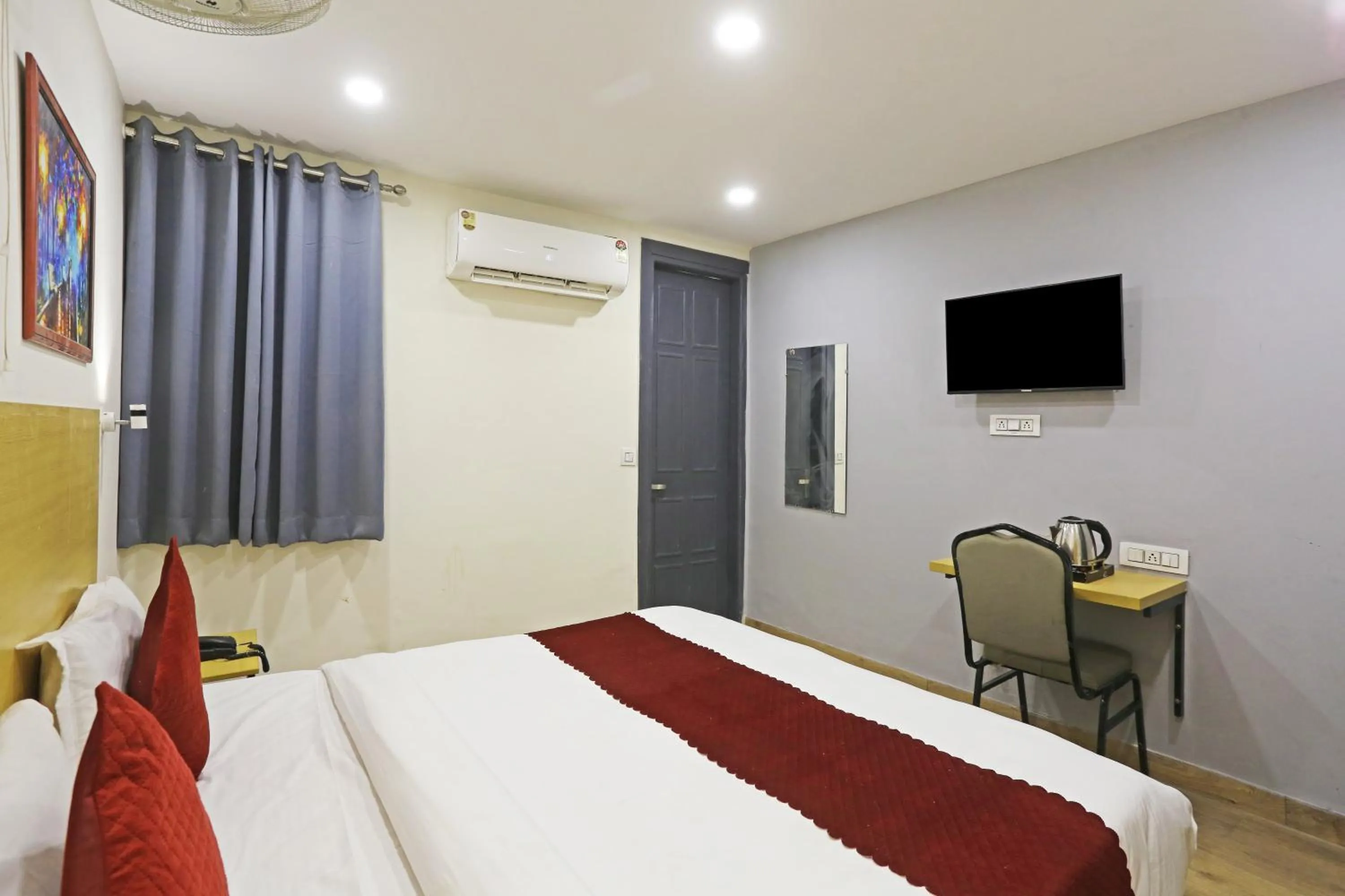 Communal lounge/ TV room, Bed in Hotel Twamev residency Uttam Nagar couple friendly