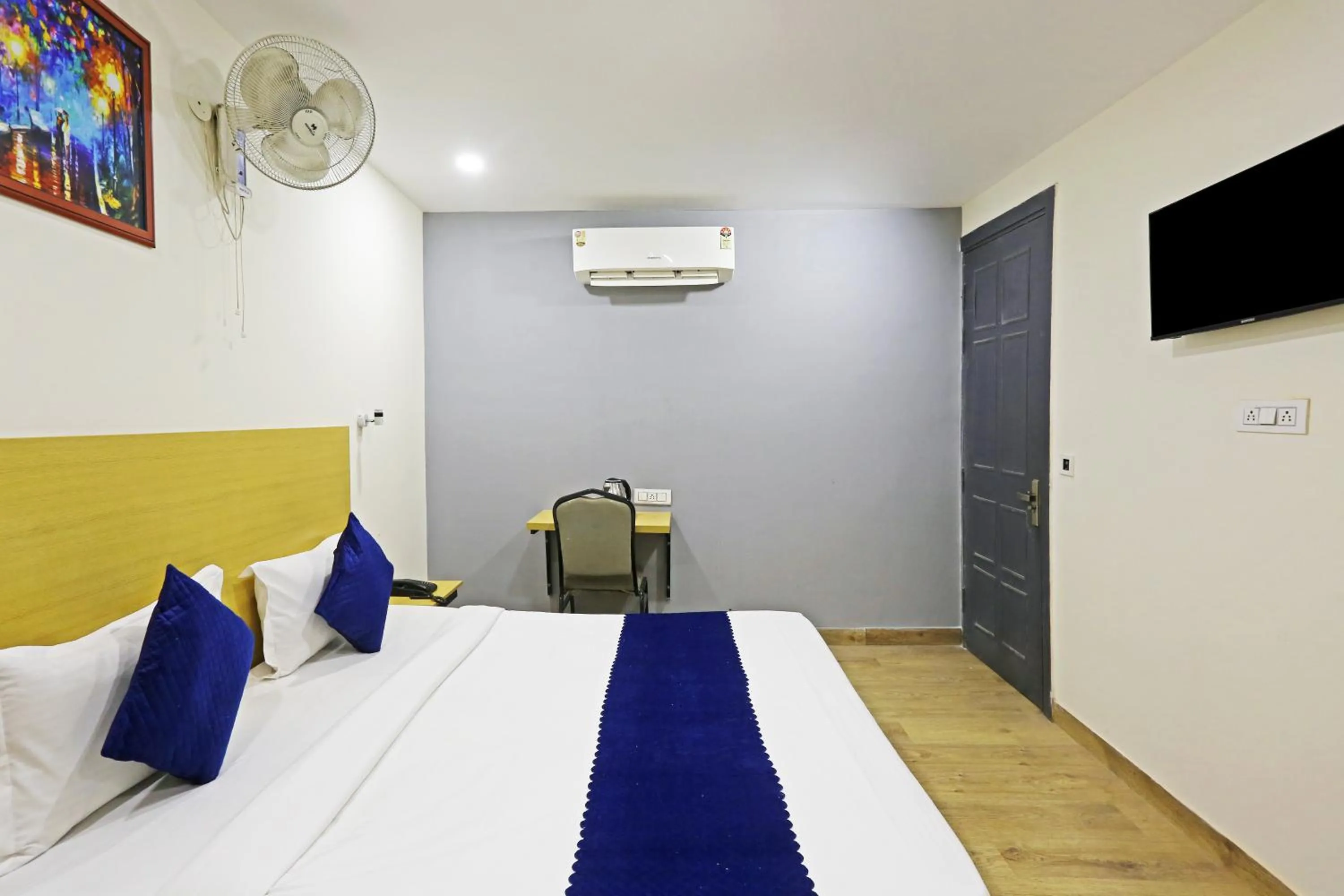 Communal lounge/ TV room, Bed in Hotel Twamev residency Uttam Nagar couple friendly