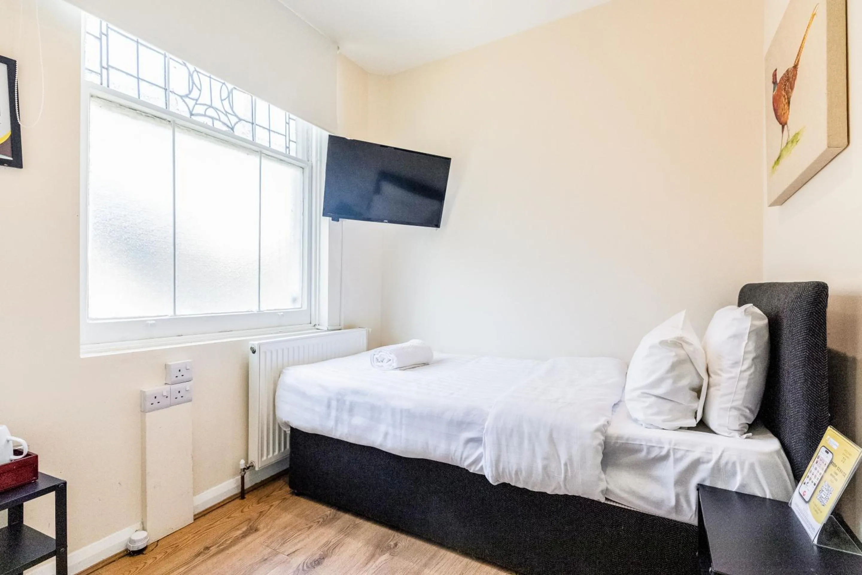 Bedroom, Bed in The Chapter - Hyde Park Hotel