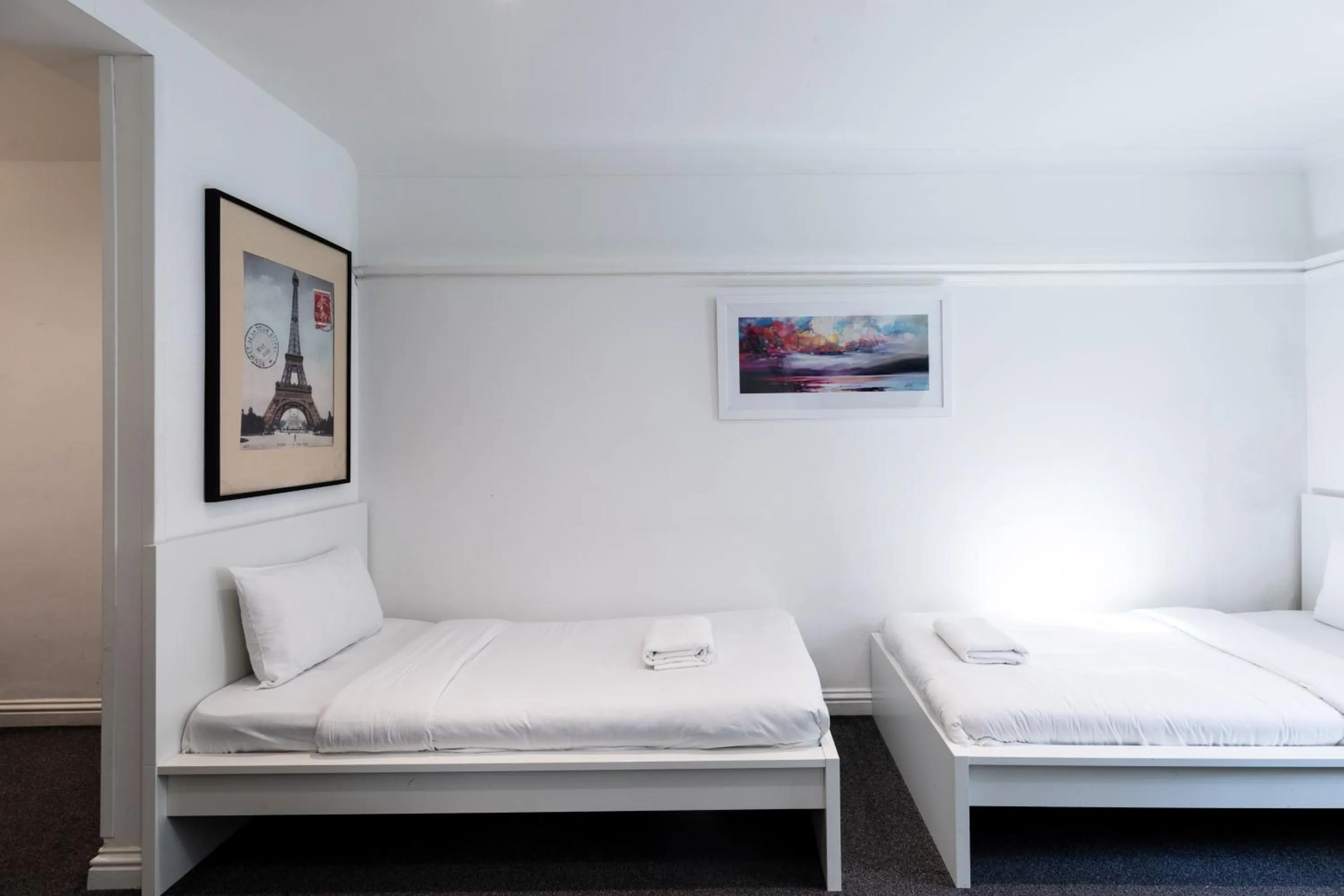 Bedroom, Bed in The Chapter - Hyde Park Hotel