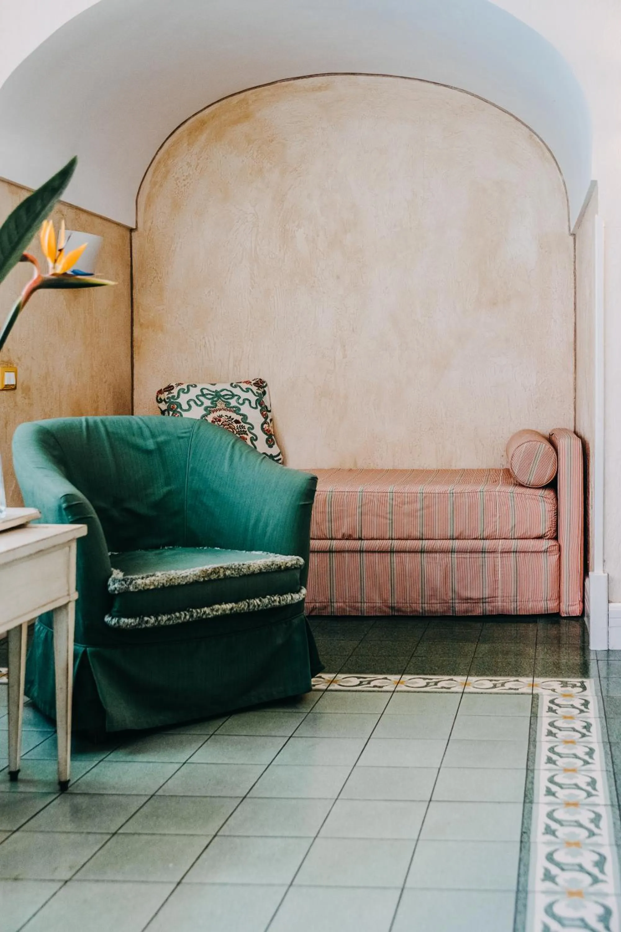 Decorative detail in Costantinopoli 104