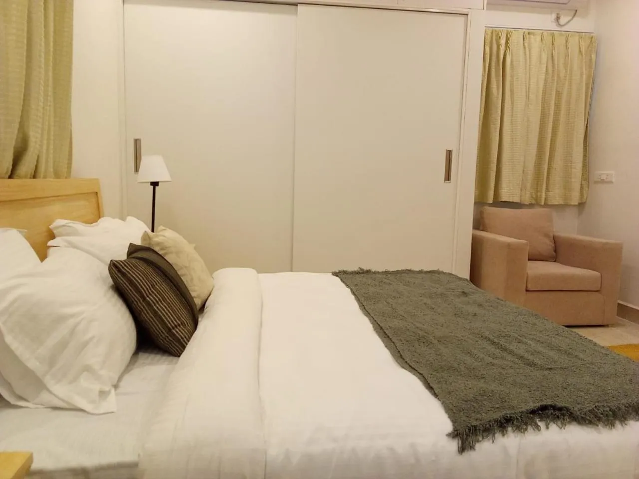 Bed in Enkay Service Apartments