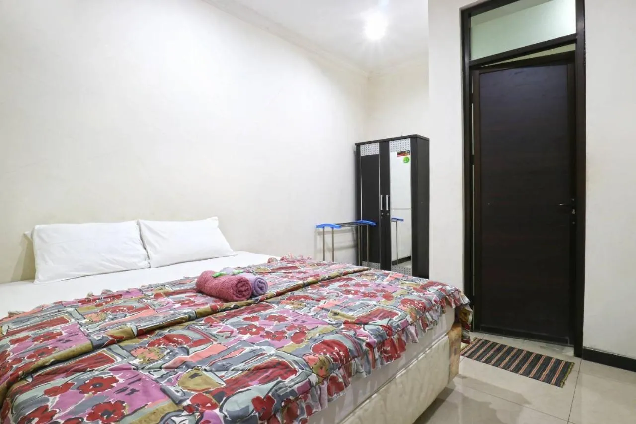 Bed in Saloka Guest House & Residence