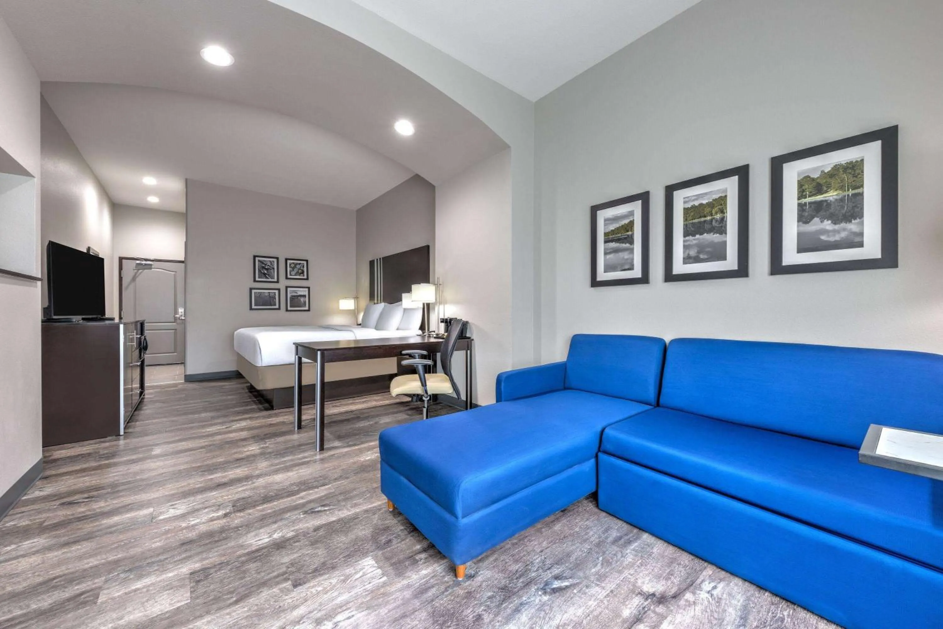 Photo of the whole room in La Quinta by Wyndham Tyler - University Area