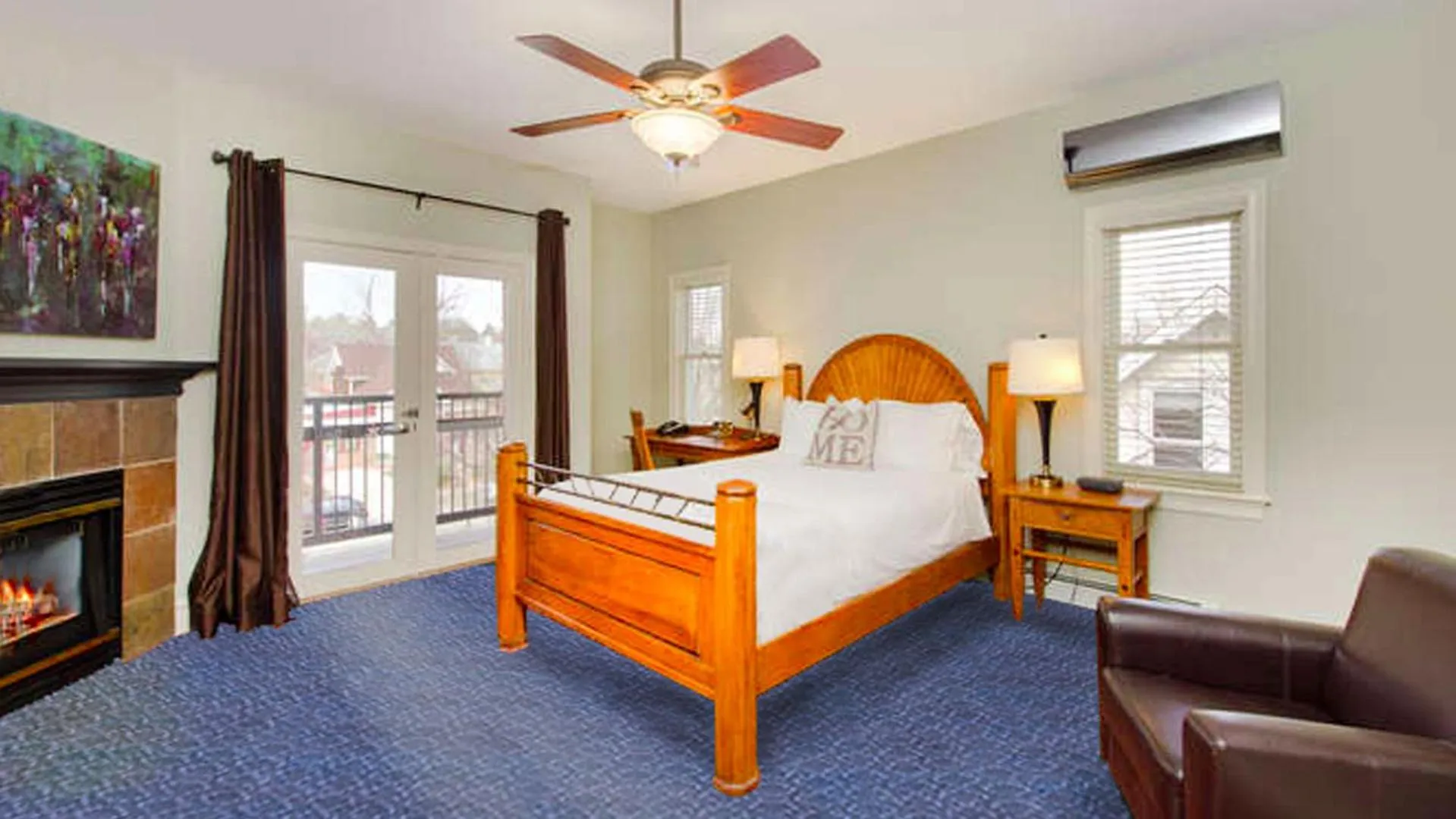 Bed in The Bradley Boulder Inn