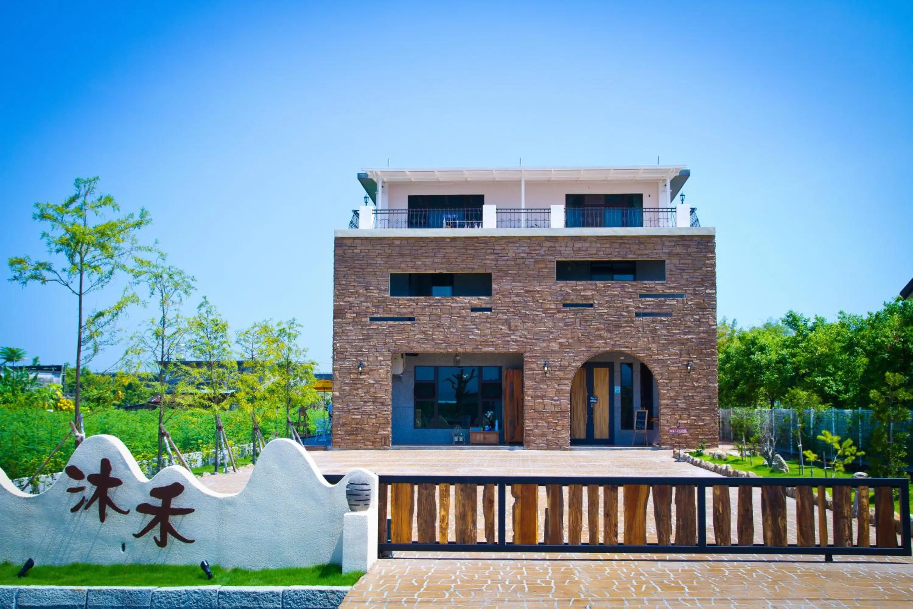 Facade/entrance in Muho B&B