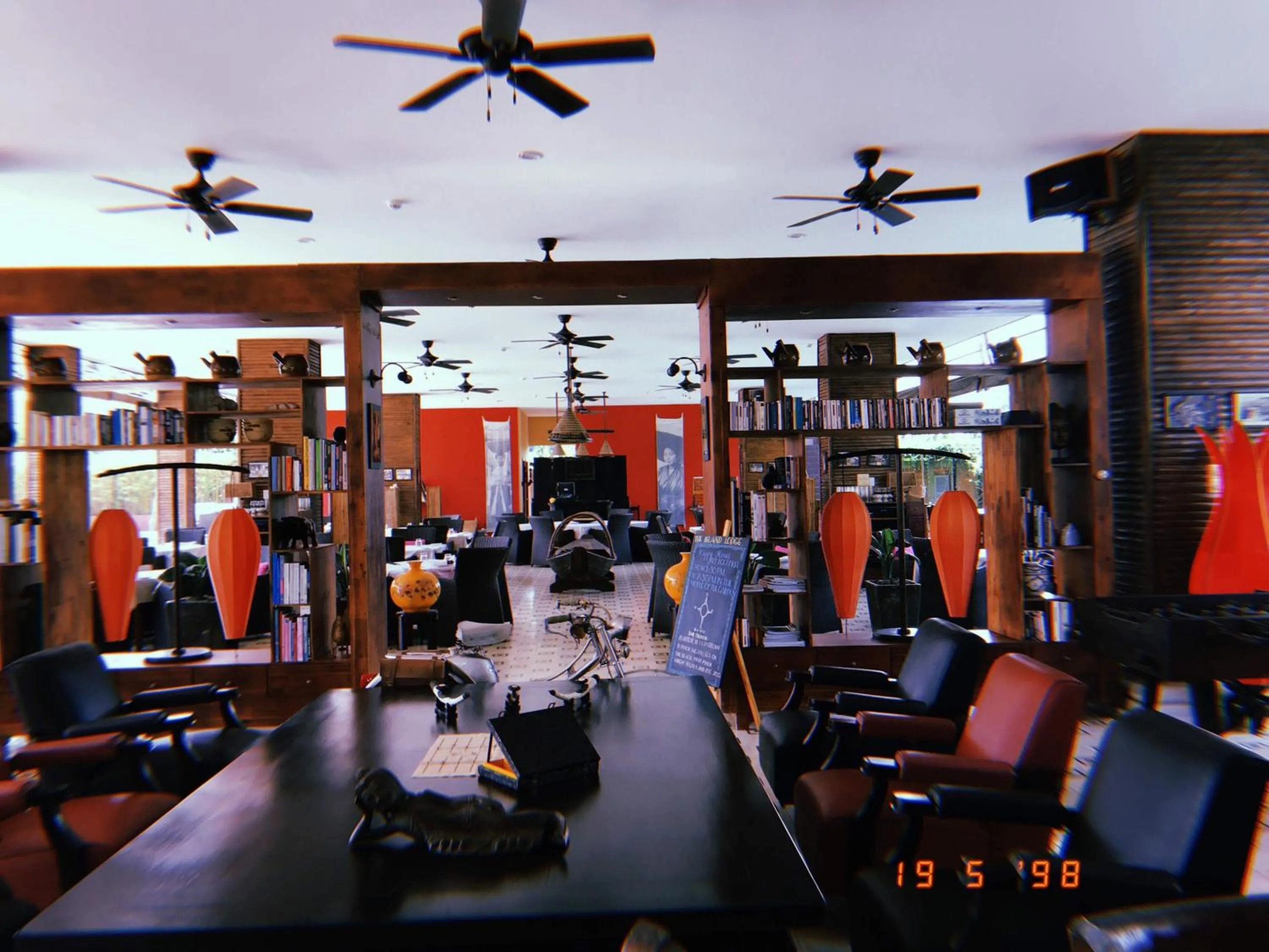 Restaurant/places to eat in The Island Lodge