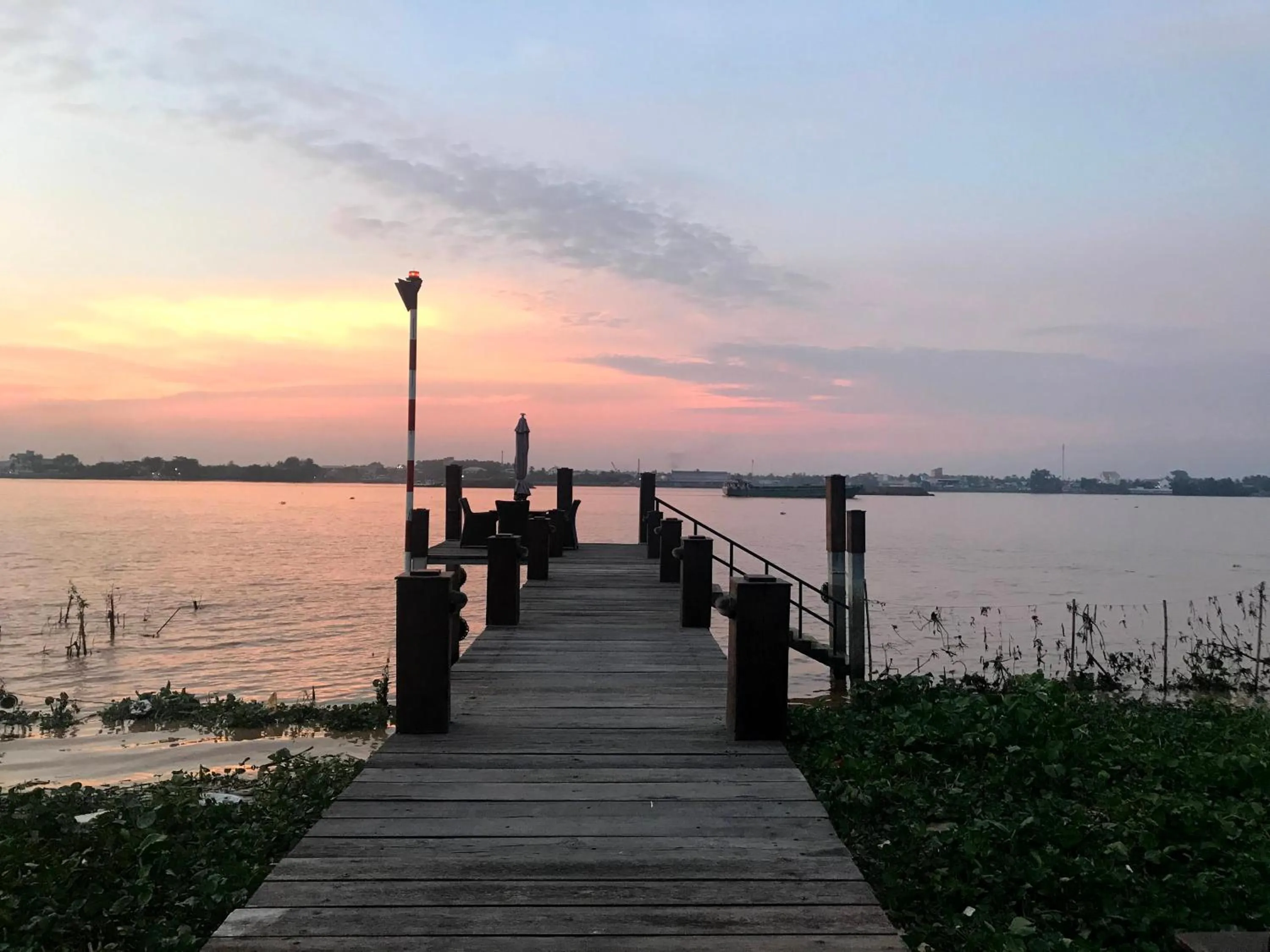 Property building in The Island Lodge