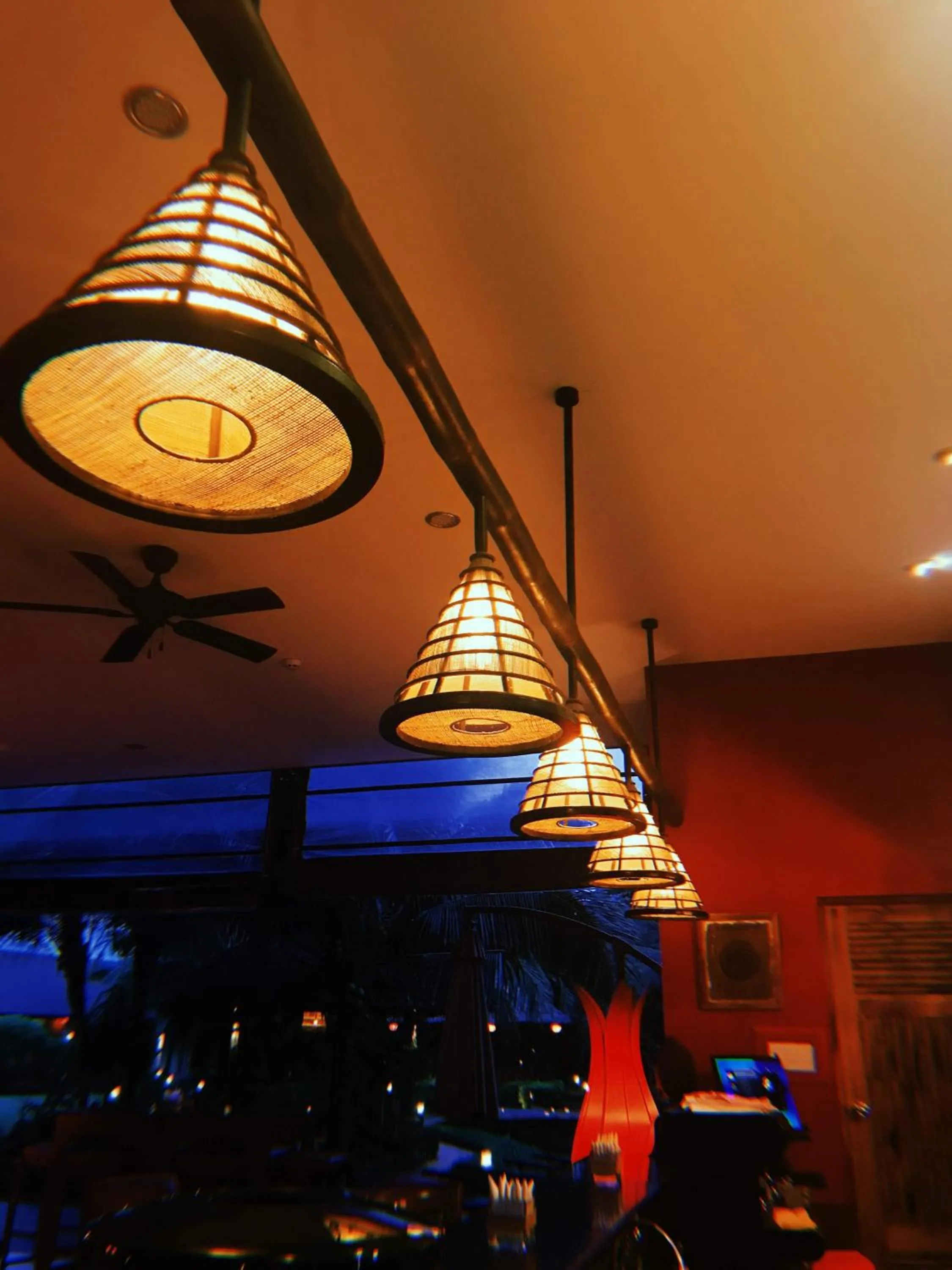 Restaurant/places to eat in The Island Lodge