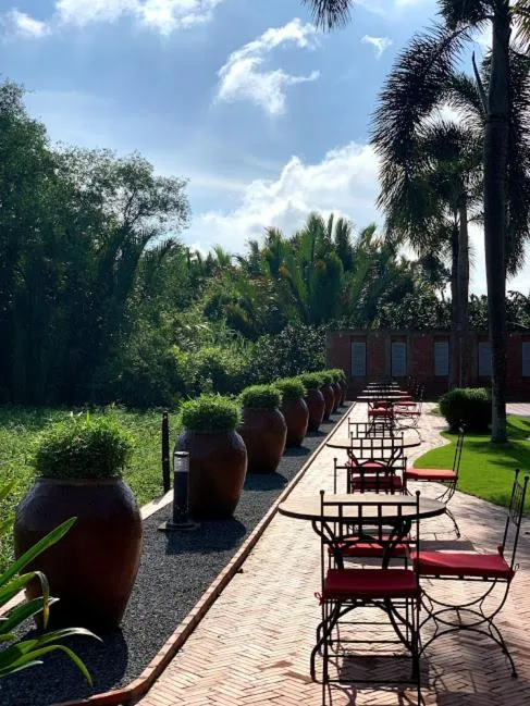 Property building in The Island Lodge