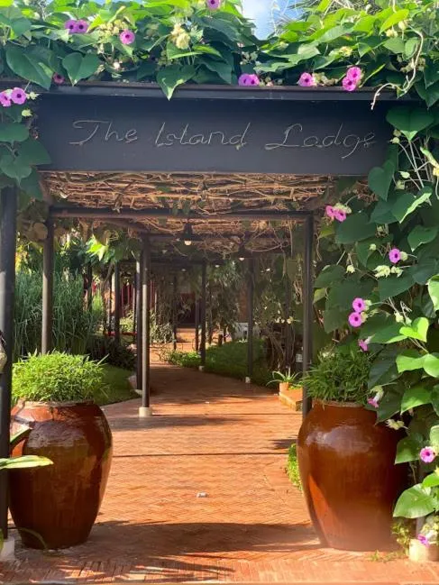 Property building in The Island Lodge