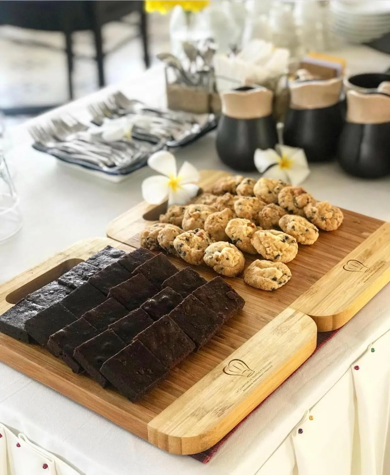 Restaurant/places to eat in The Island Lodge