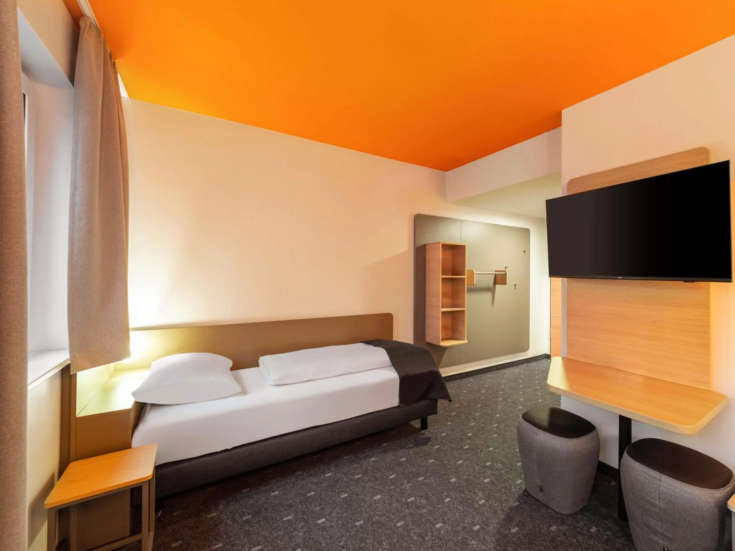 Photo of the whole room, Bed in B&B HOTEL Hagen