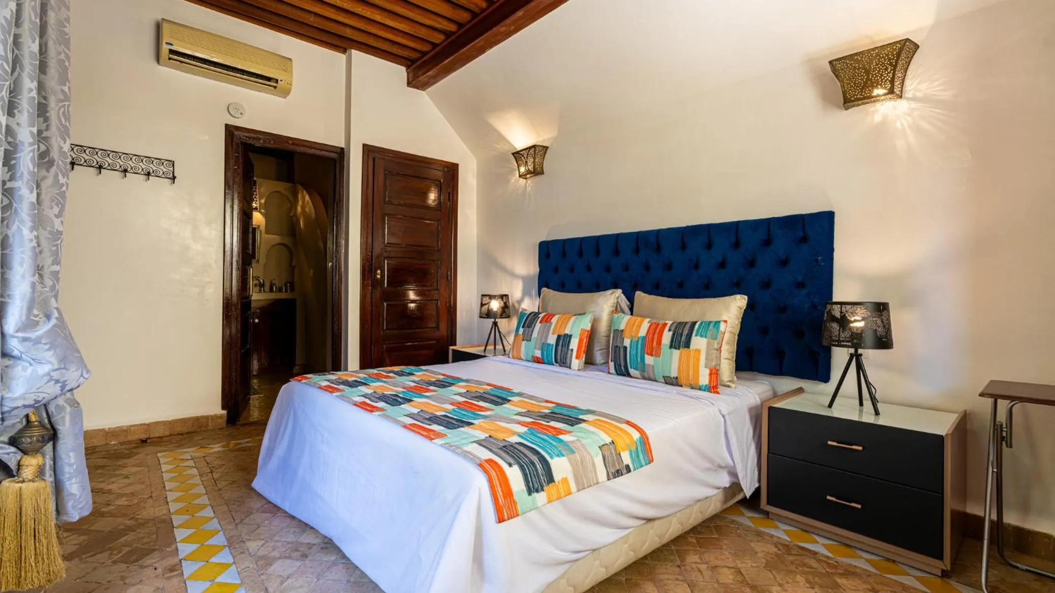 Bed in Riad Dar Pierre