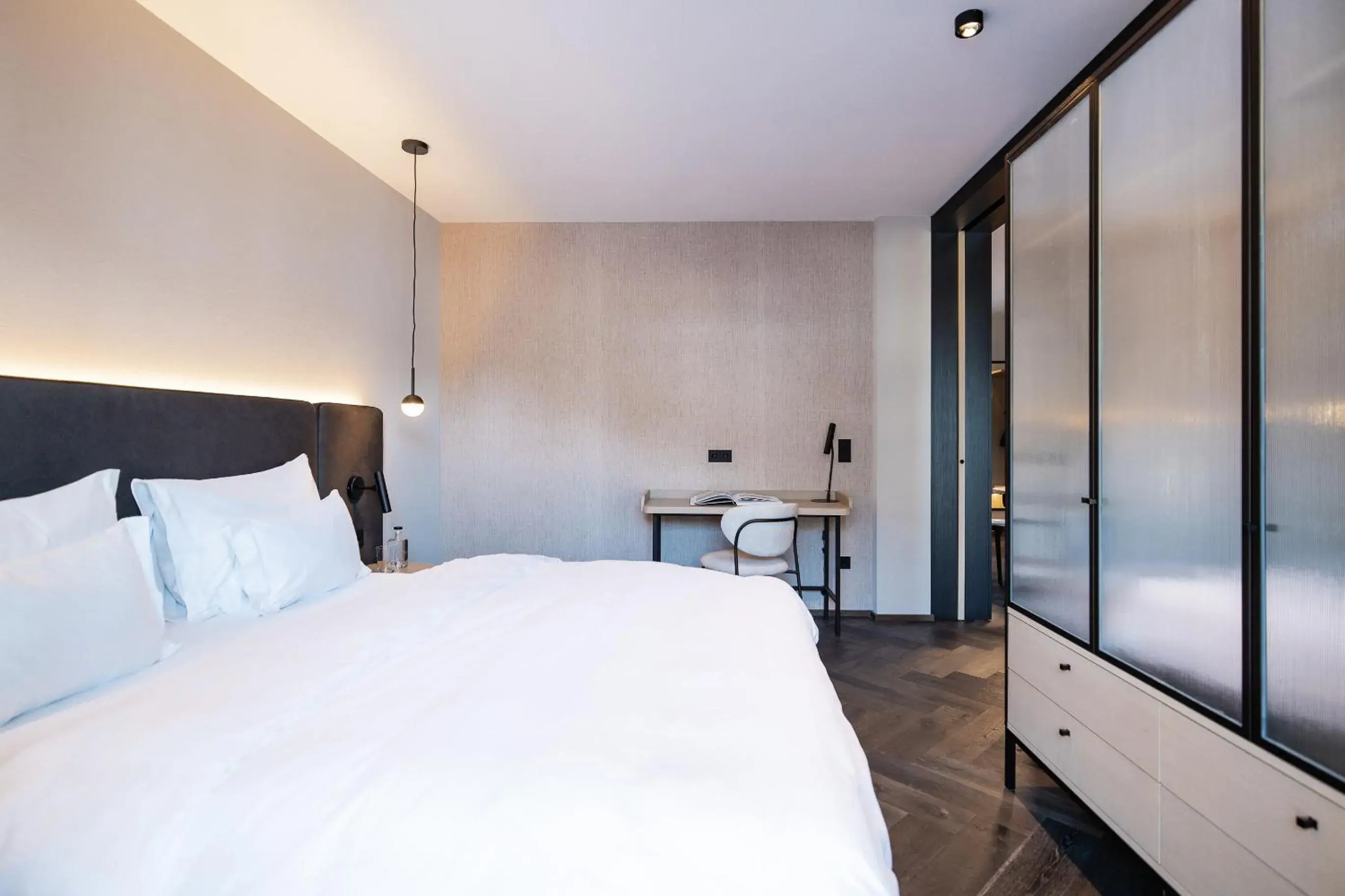 Superior One-Bedroom Apartment with Balcony - single occupancy in Schwarzer Adler - Concept Living Superior One-Bedroom Apartment with Balcony - single occupancy in Schwarzer Adler - Concept Living