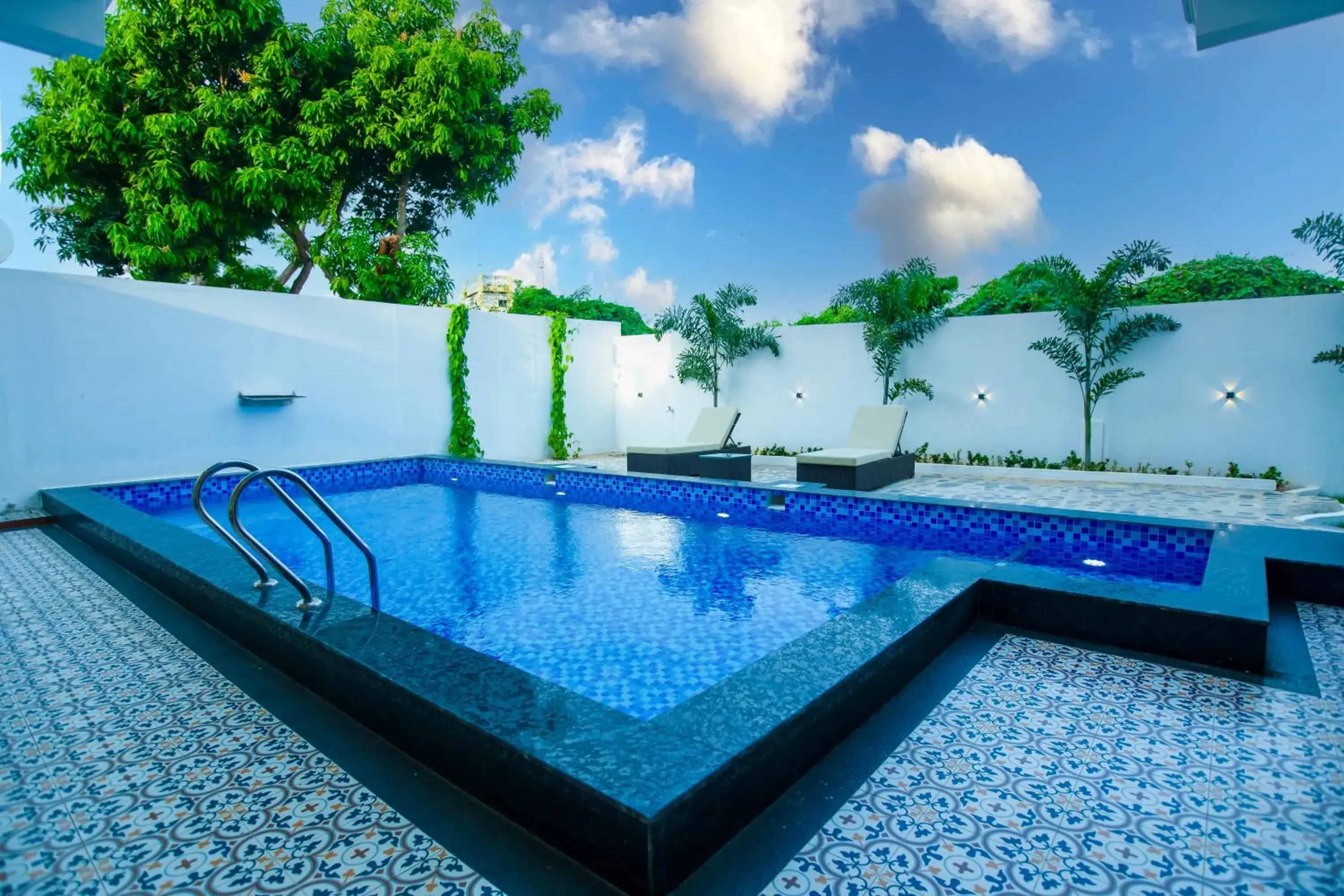 T Resort with Swimming Pool T Resort with Swimming Pool