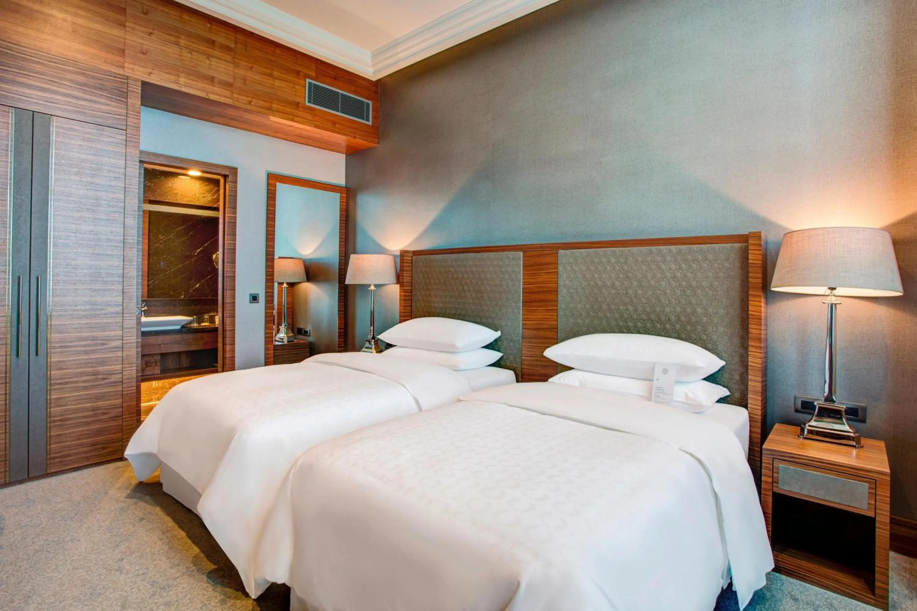 Photo of the whole room, Bed in Sheraton Grand Samsun Hotel