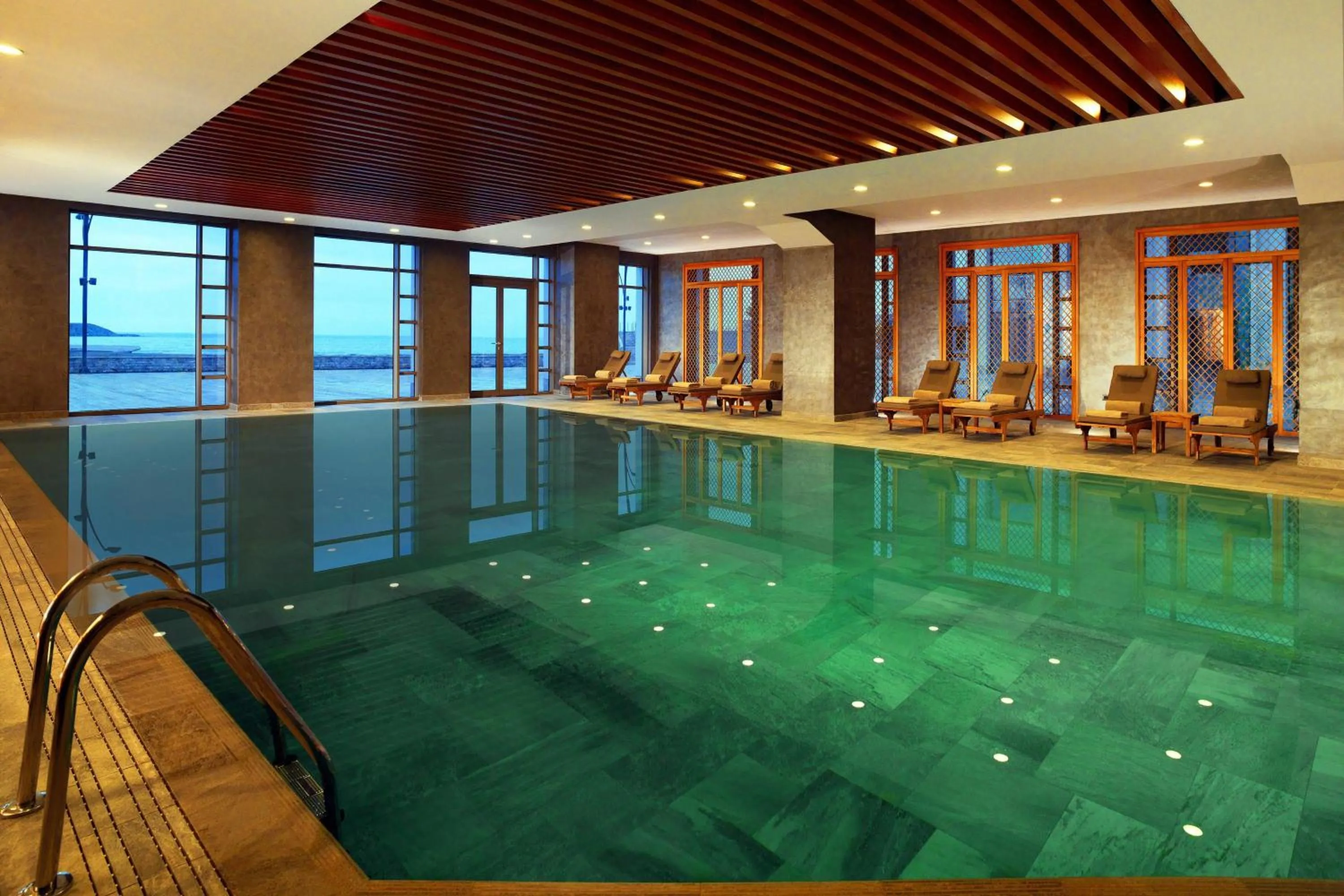Swimming pool in Sheraton Grand Samsun Hotel