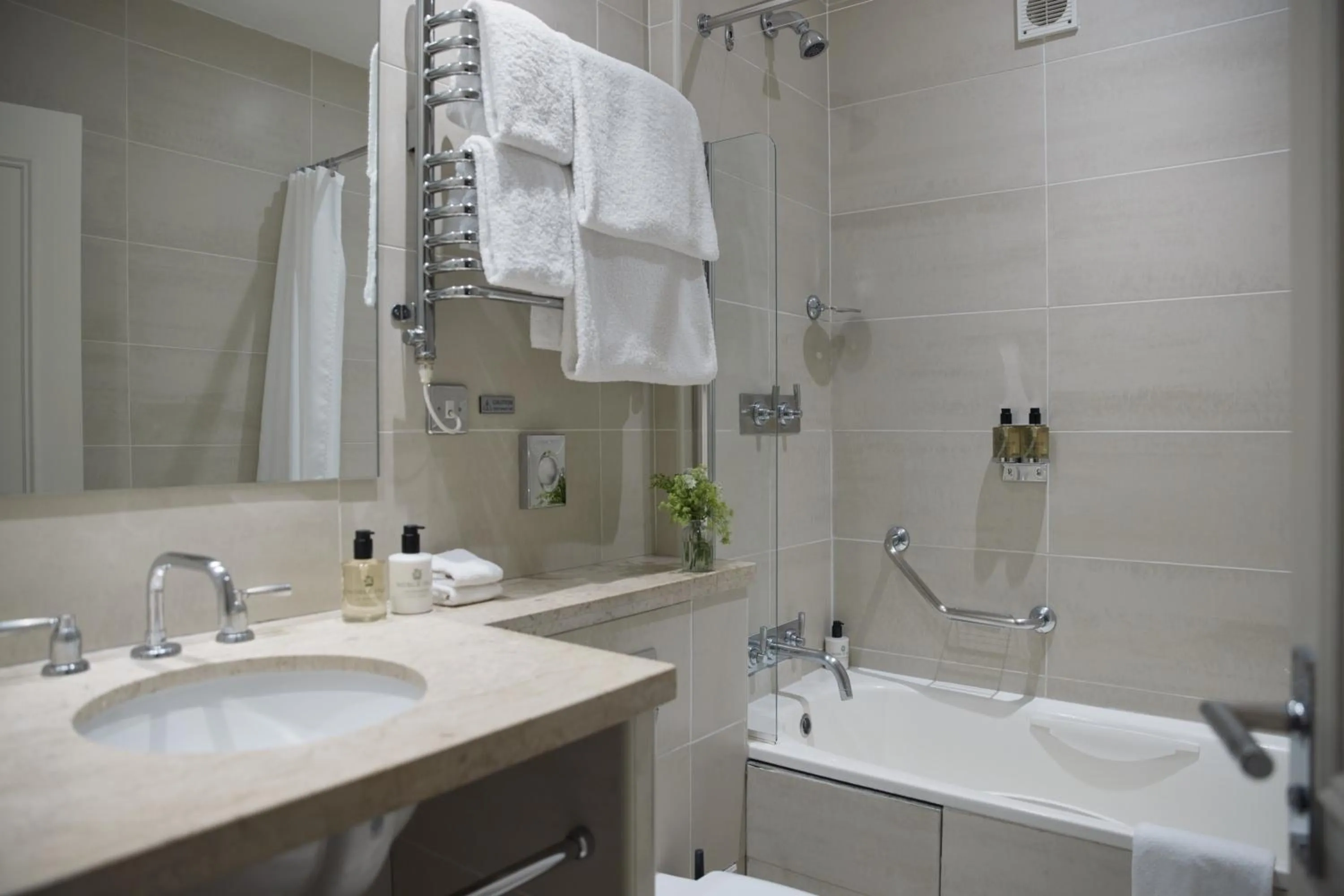 Bathroom in L’Horizon Beach Hotel & Spa