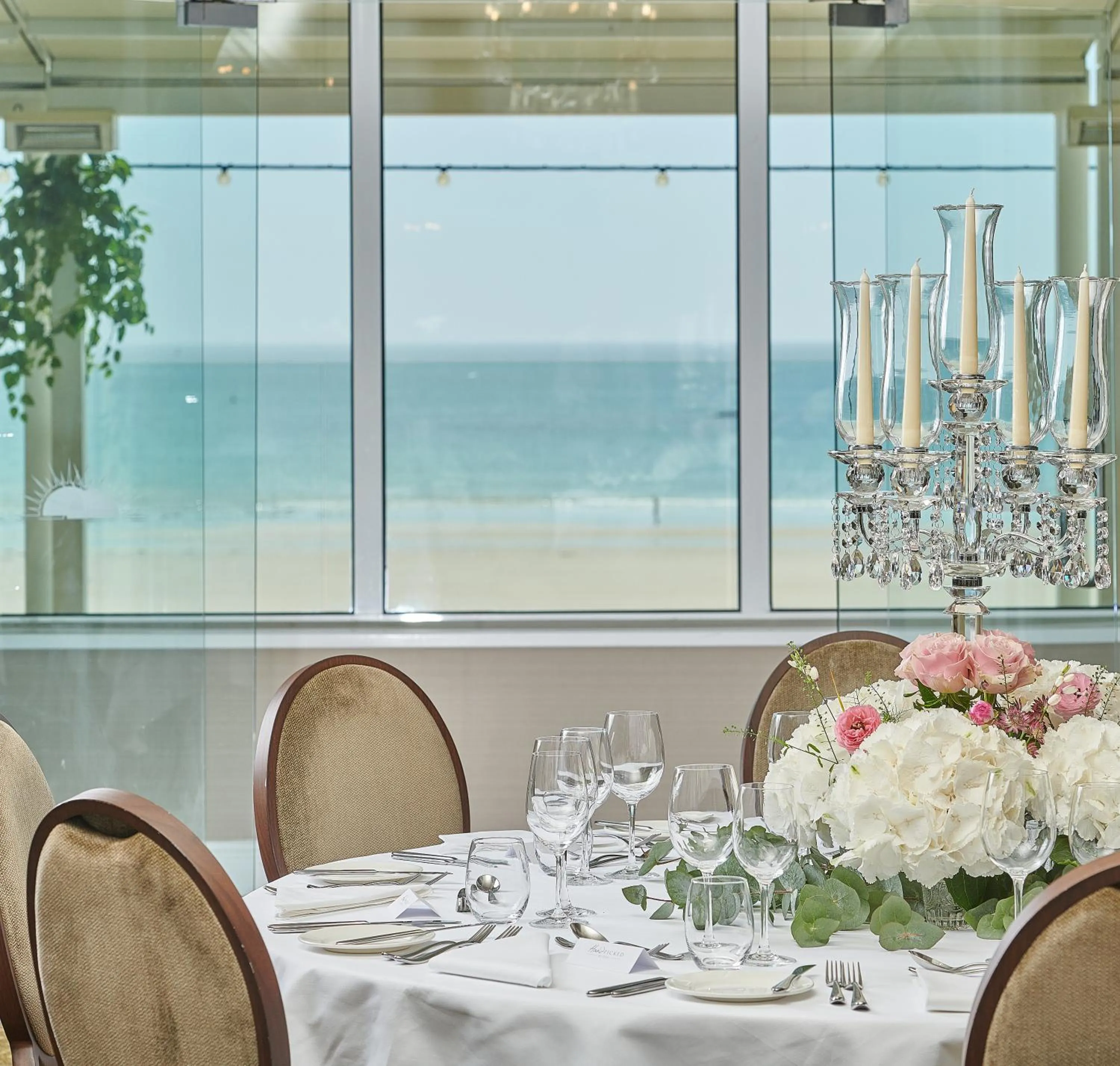 Restaurant/places to eat in L’Horizon Beach Hotel & Spa