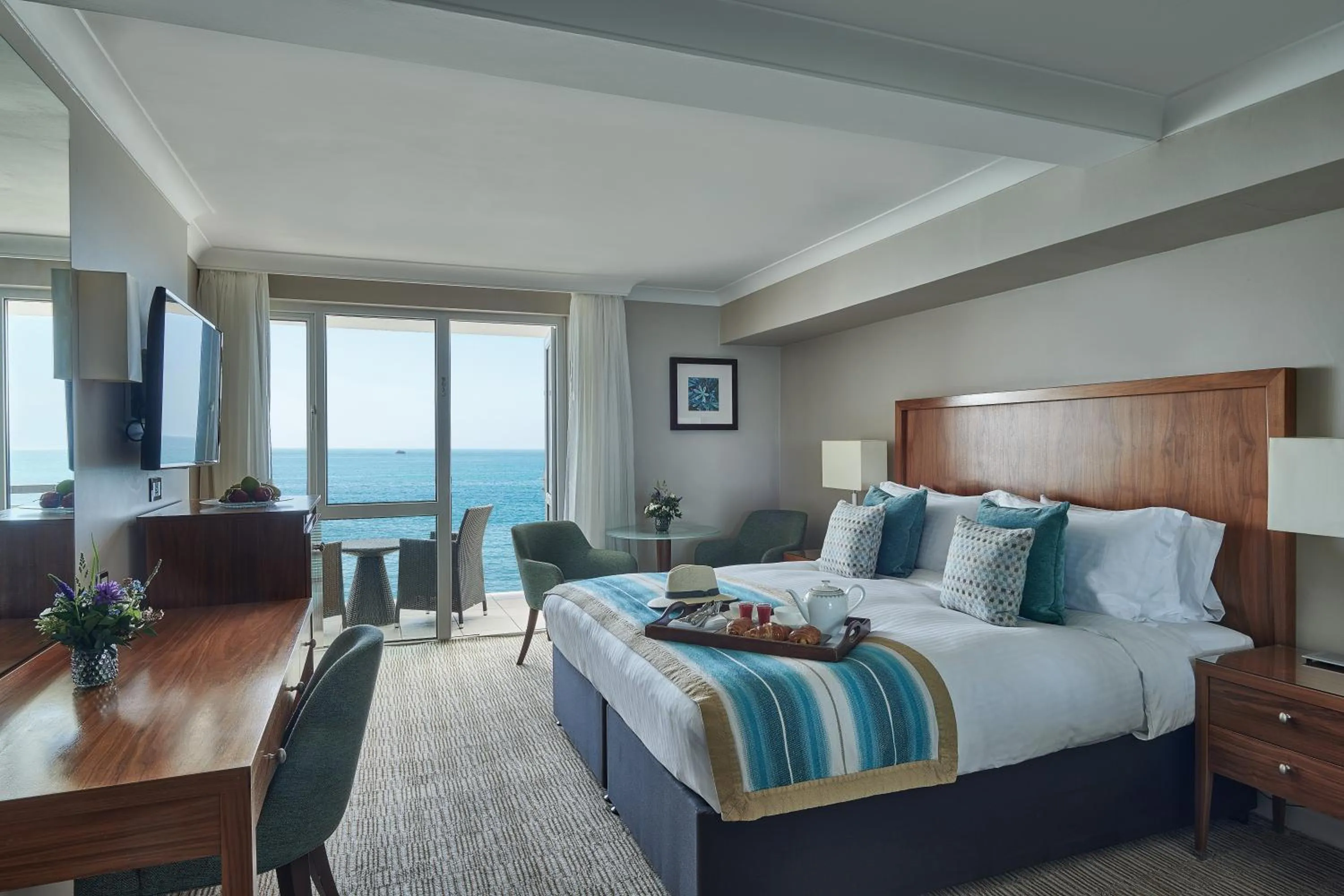 Deluxe Double Room in L’Horizon Beach Hotel & Spa