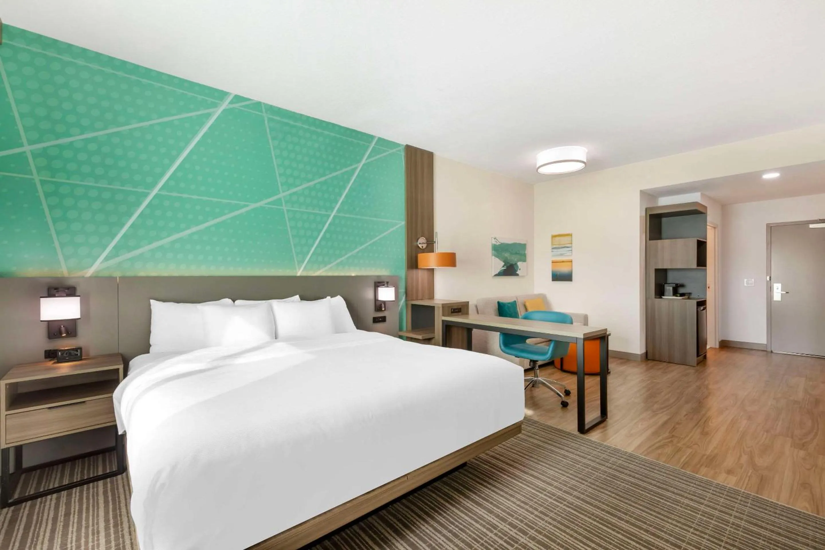 Bedroom, Bed in Comfort Suites Titusville near Kennedy Space Center