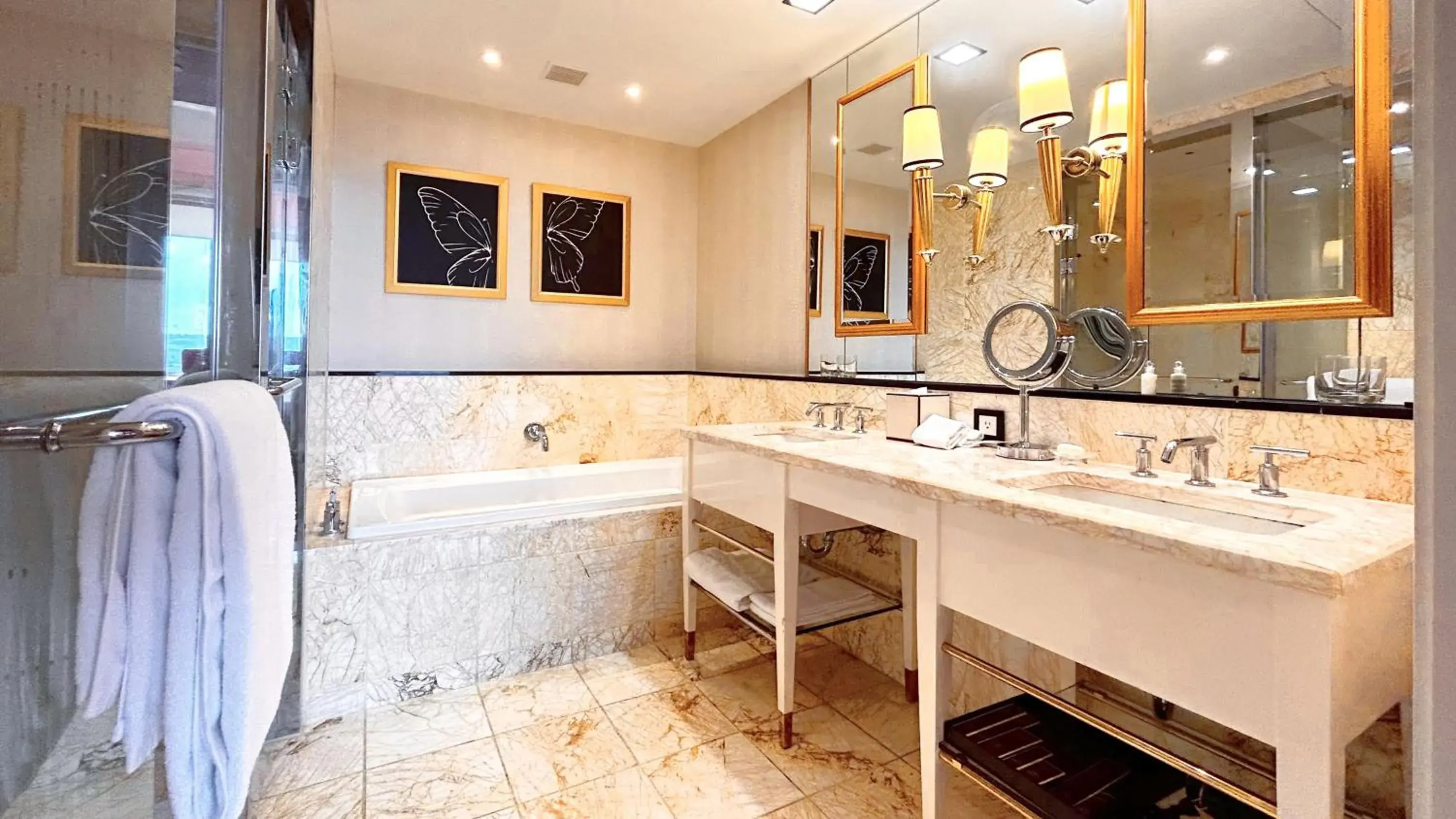 Executive Twin Room in THE LIN Hotel Executive Twin Room in THE LIN Hotel