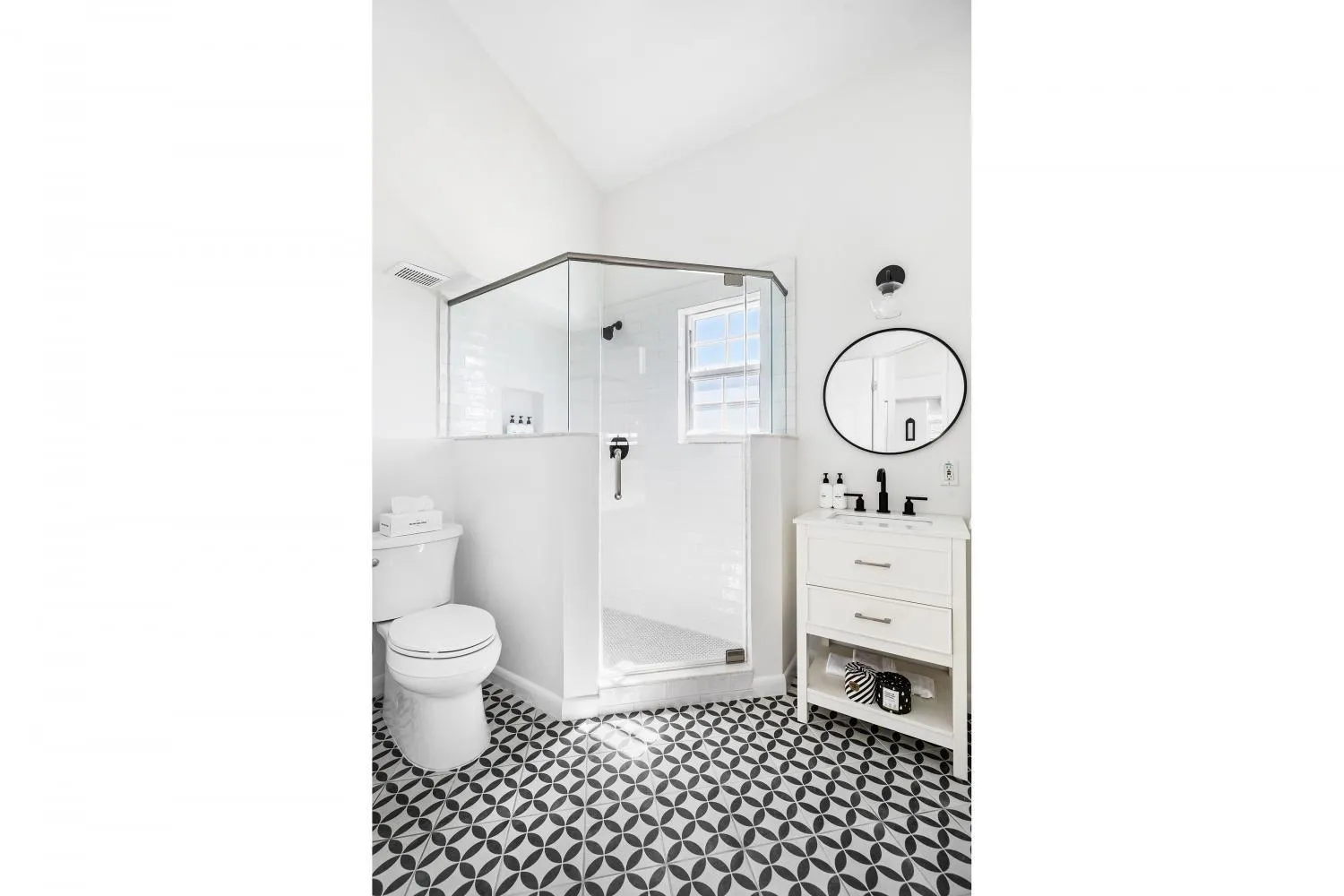 Bathroom in Island Cottage Inn