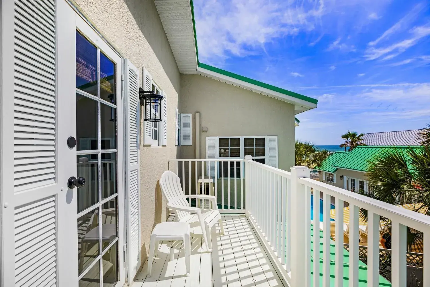 King Suite with Balcony in Island Cottage Inn King Suite with Balcony in Island Cottage Inn