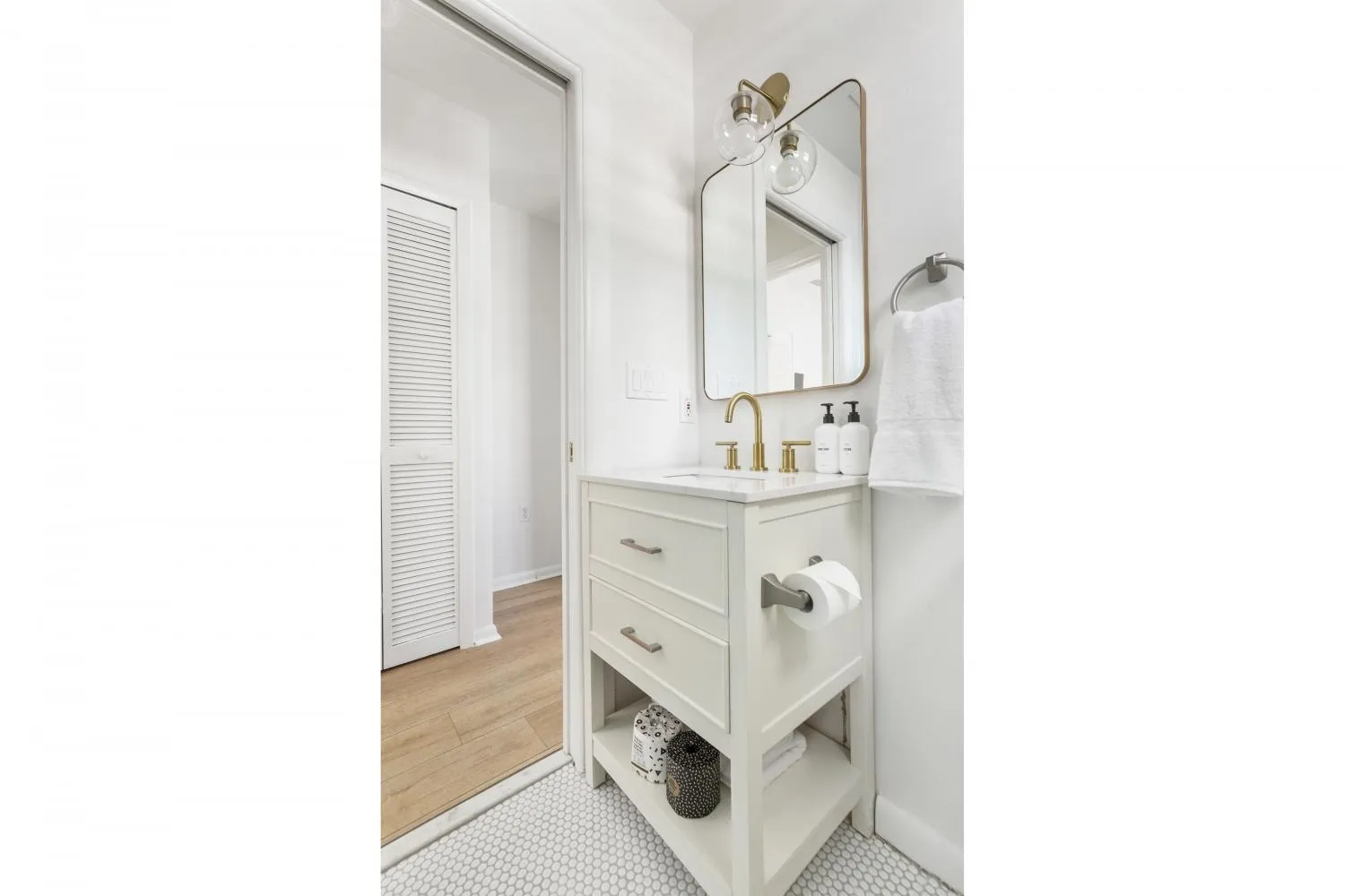 Bathroom in Island Cottage Inn