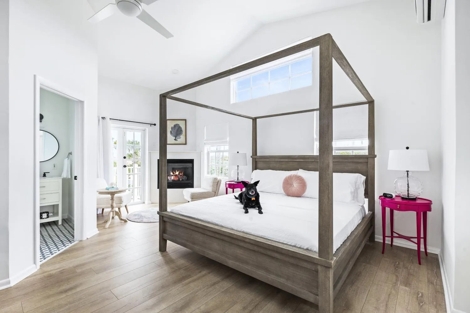 Bed in Island Cottage Inn